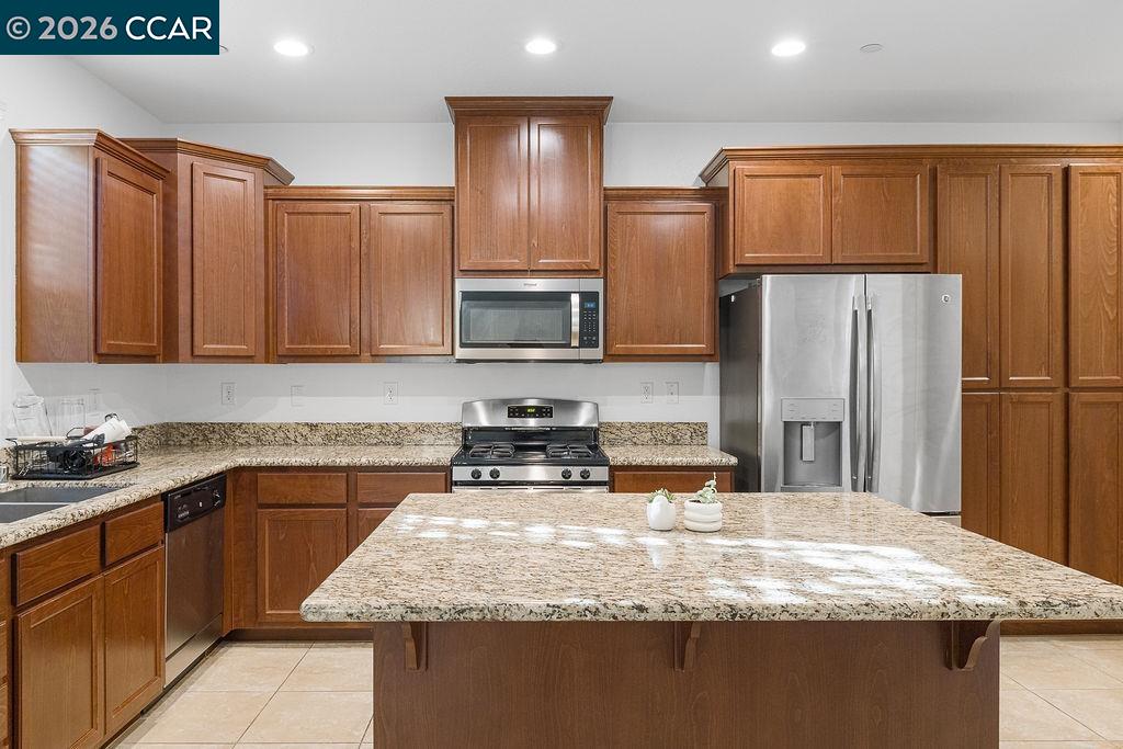 7832 Acorri Walk, Sacramento CA 95823 — photo 11