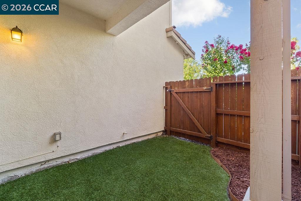 7832 Acorri Walk, Sacramento CA 95823 — photo 40