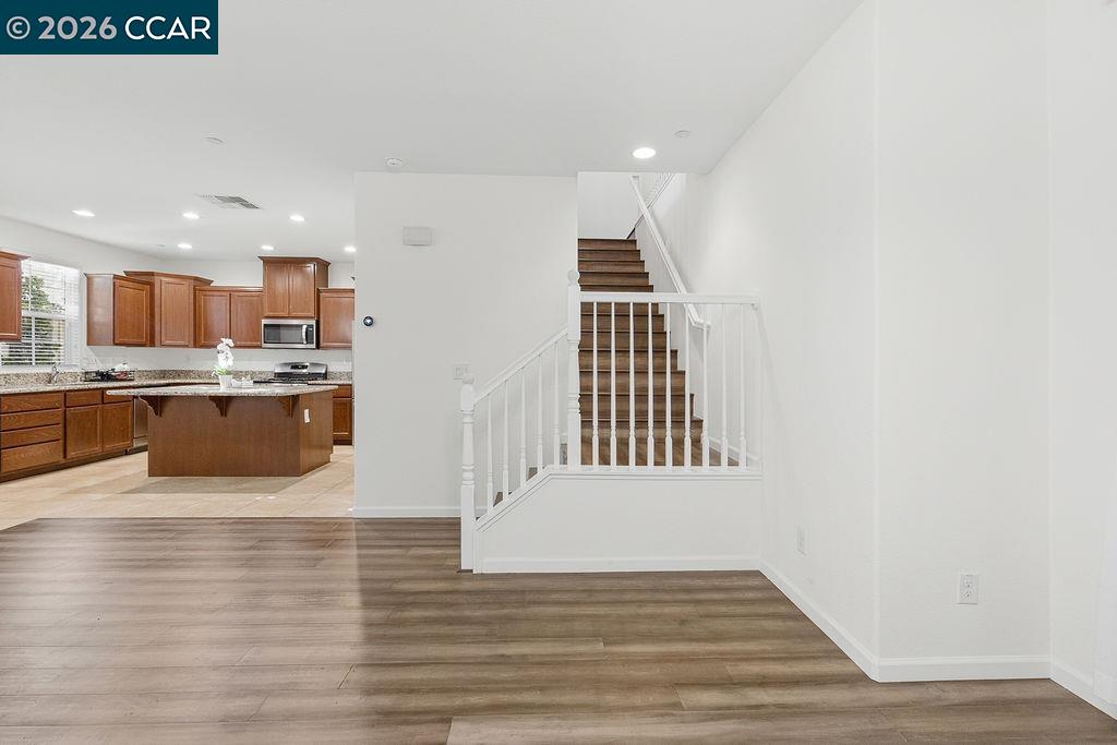 7832 Acorri Walk, Sacramento CA 95823 — photo 9