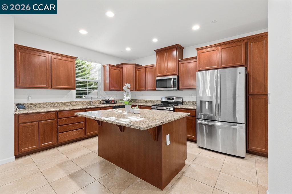 7832 Acorri Walk, Sacramento CA 95823 — photo 10