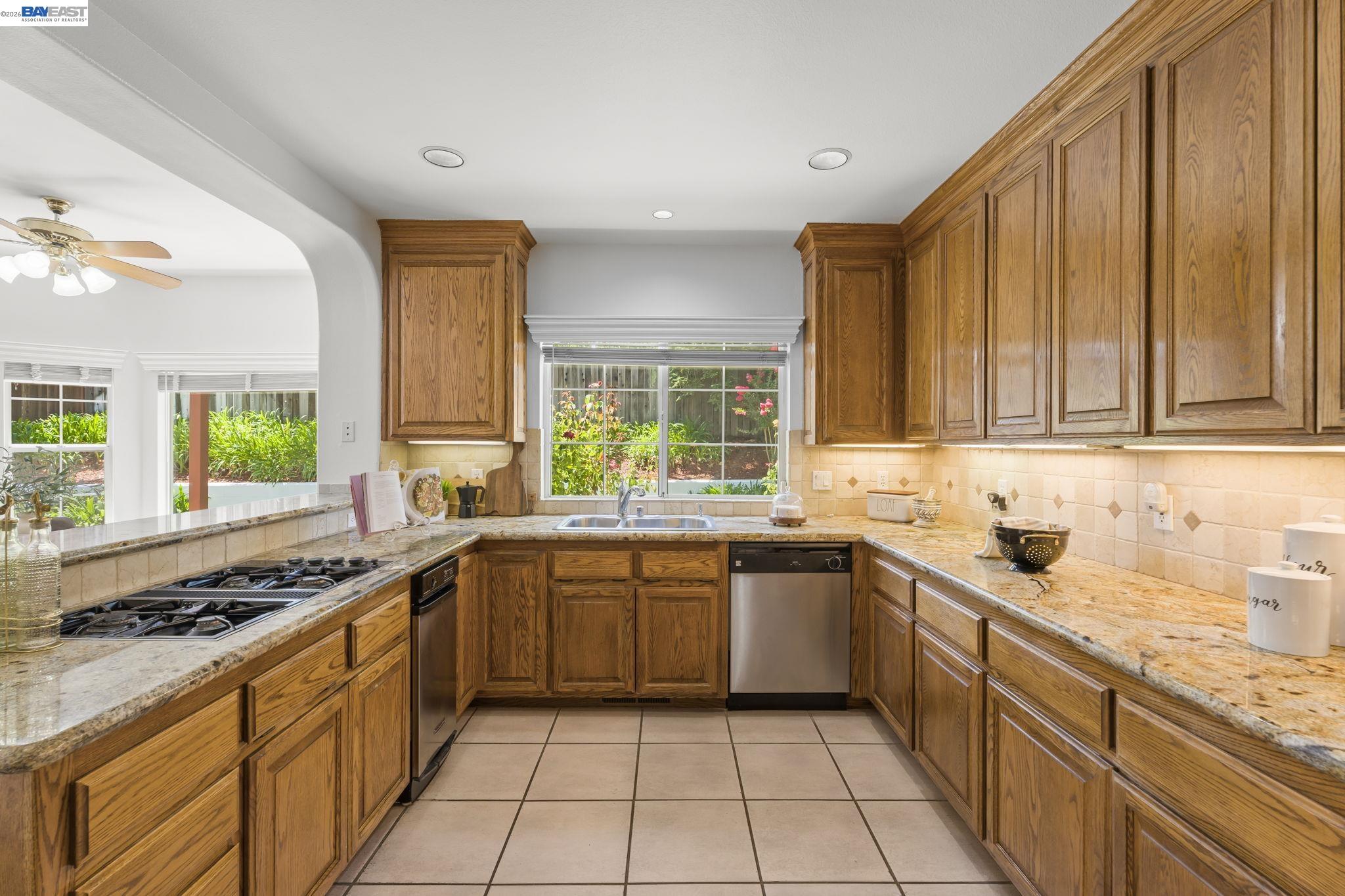 313 Diamond Ct, Pleasanton CA 94566 — photo 10