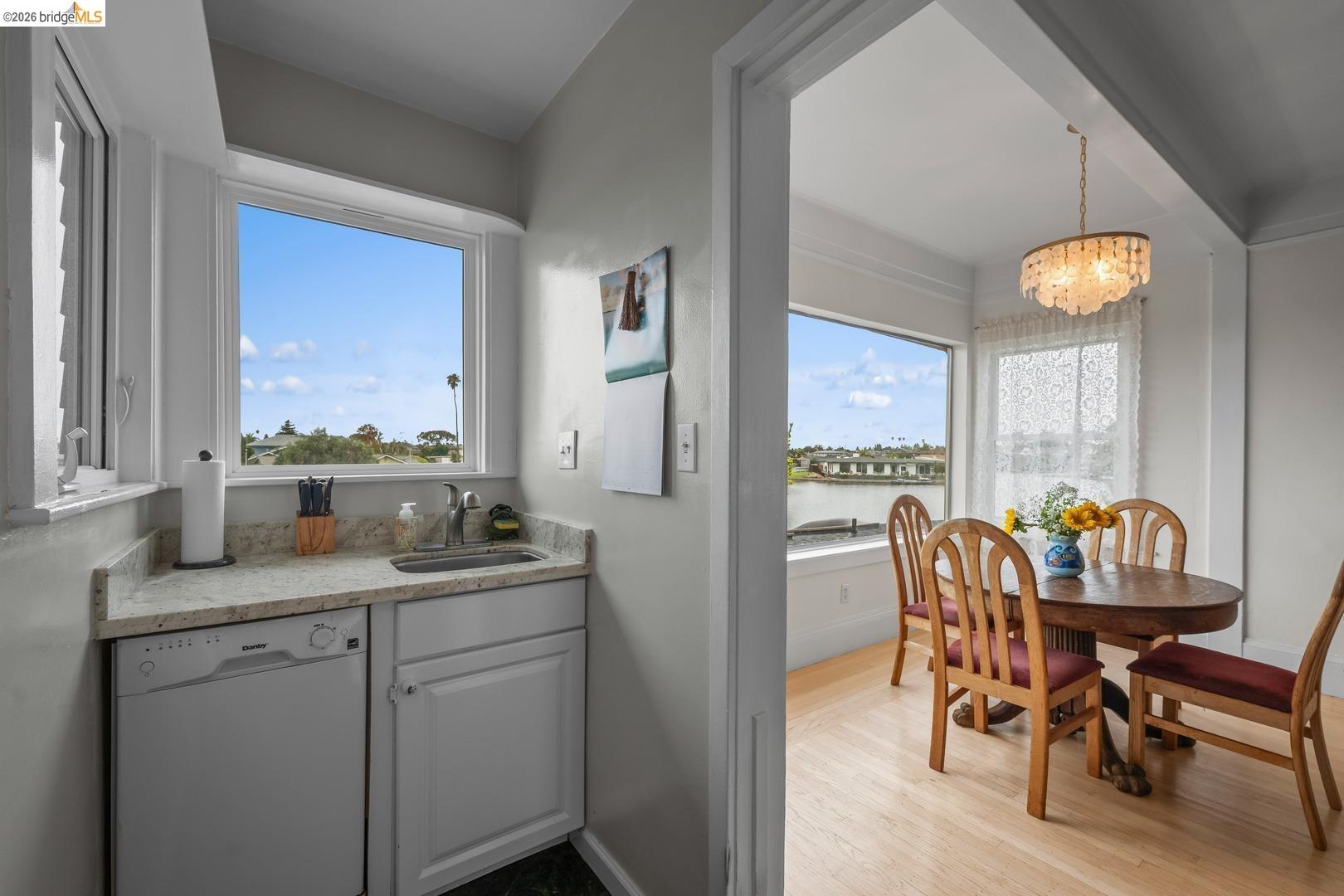 2000 Clinton AVE, Alameda CA 94501 — photo 8