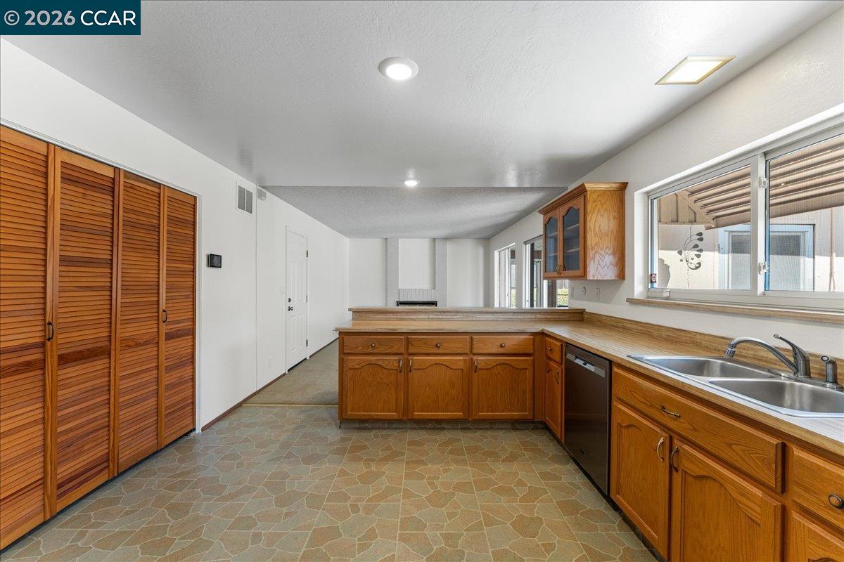 124 Chestnut Dr, Hercules CA 94547 — photo 13
