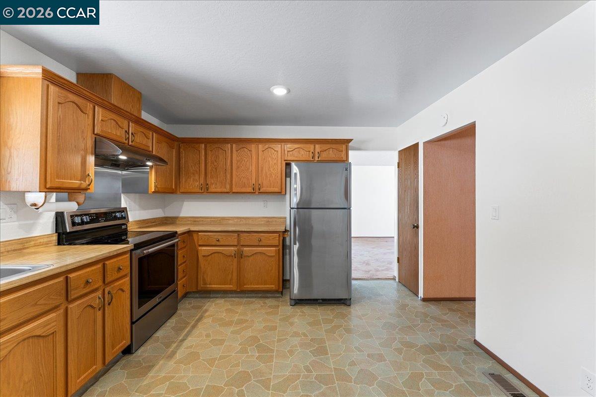 124 Chestnut Dr, Hercules CA 94547 — photo 14