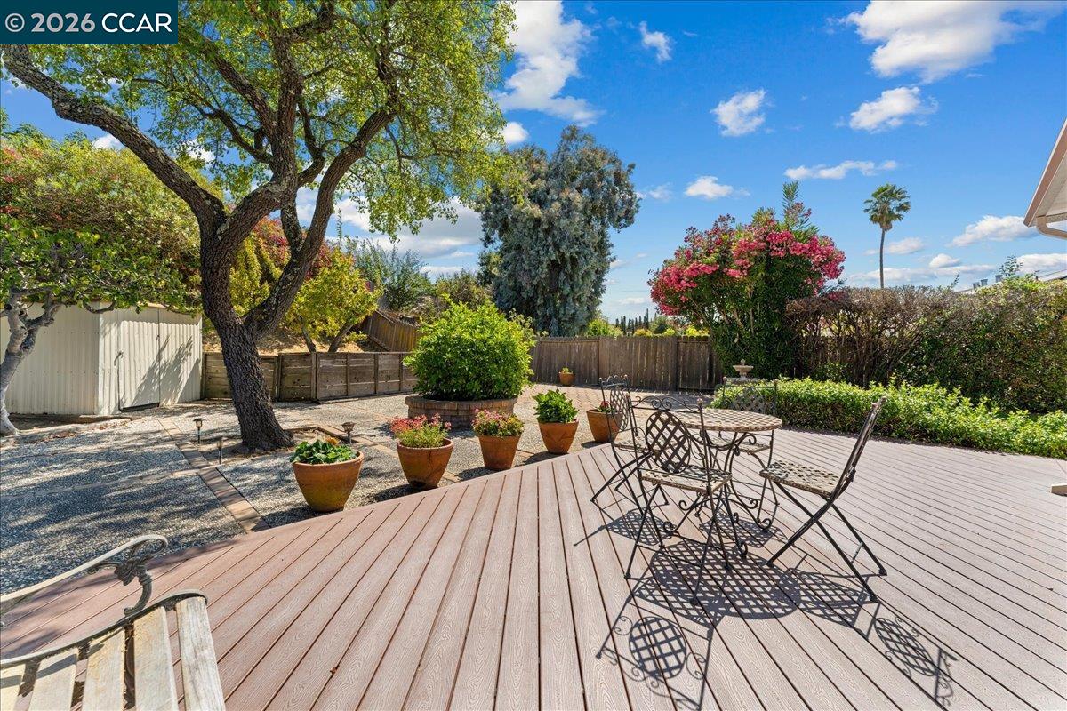 124 Chestnut Dr, Hercules CA 94547 — photo 32