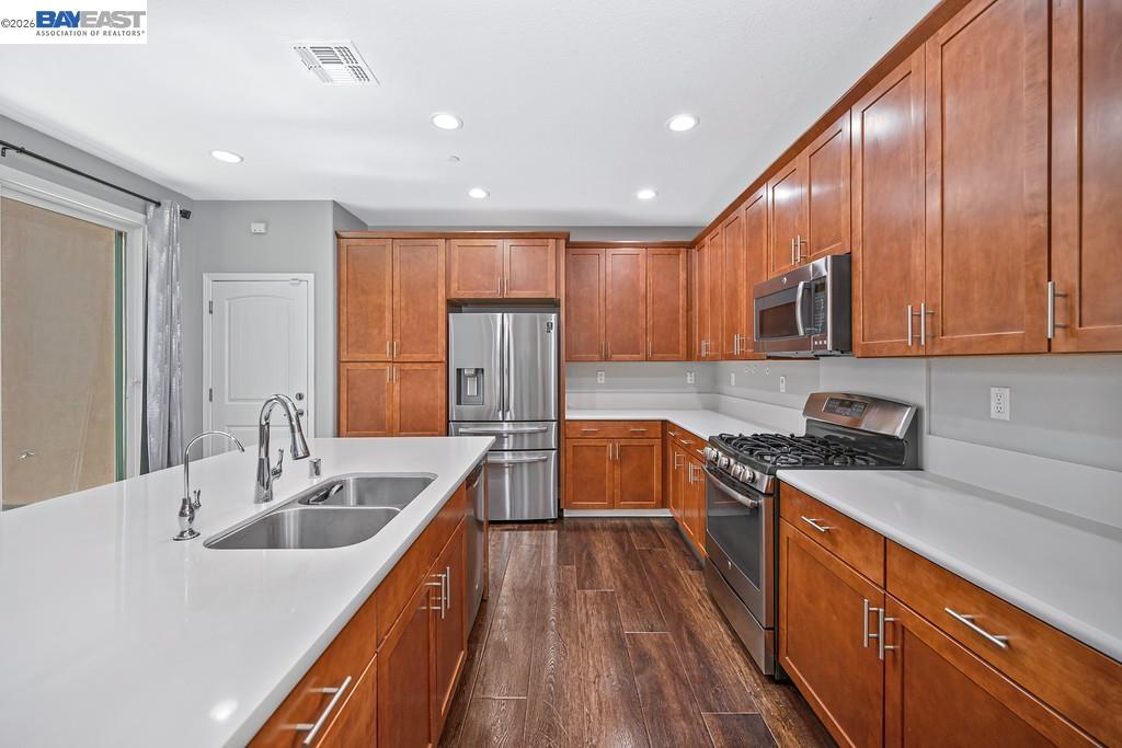 724 N Topiary Ln, Mountain House CA 95391 — photo 15