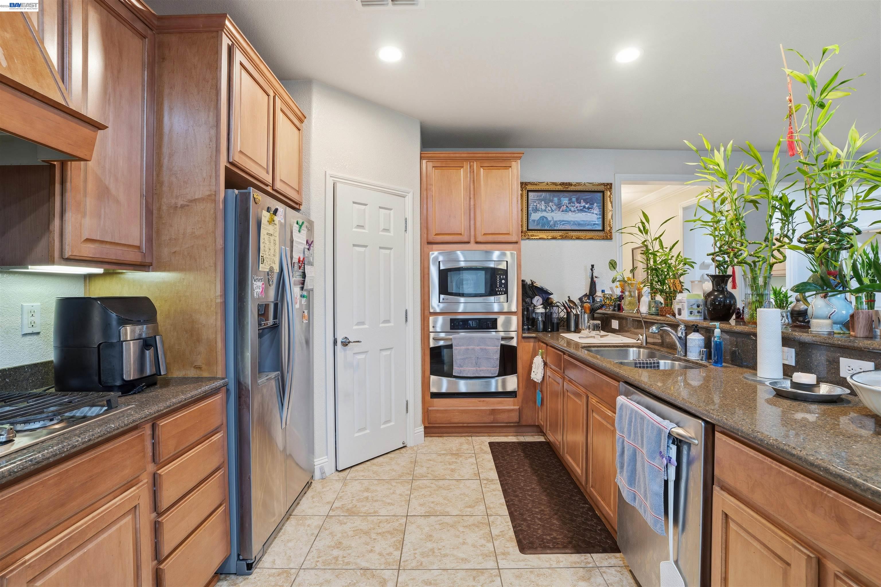 2336 Shadow Berry Dr, Manteca CA 95336 — photo 7