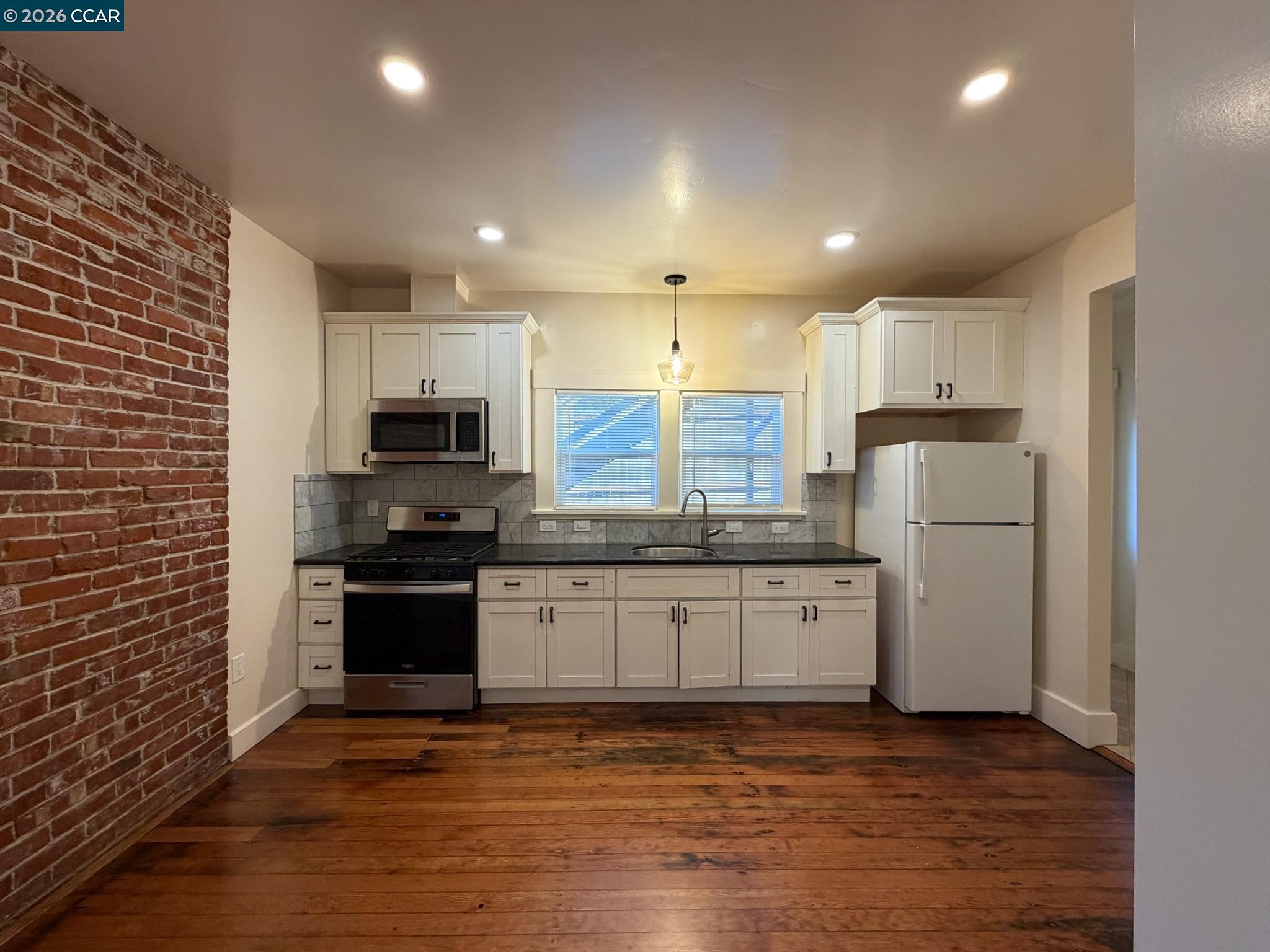 Front Image Thumbnail for CC41146048