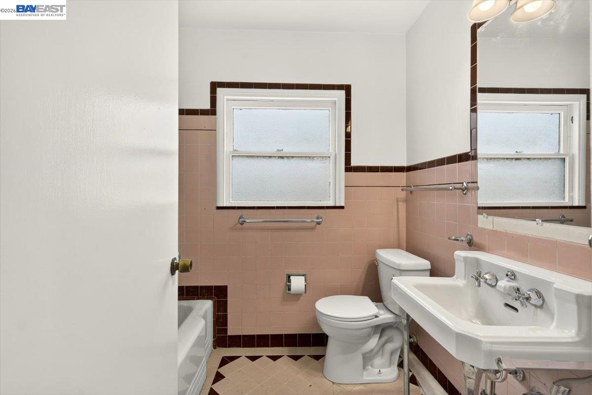 250 W Broadmoor Blvd, San Leandro CA 94577 — photo 23
