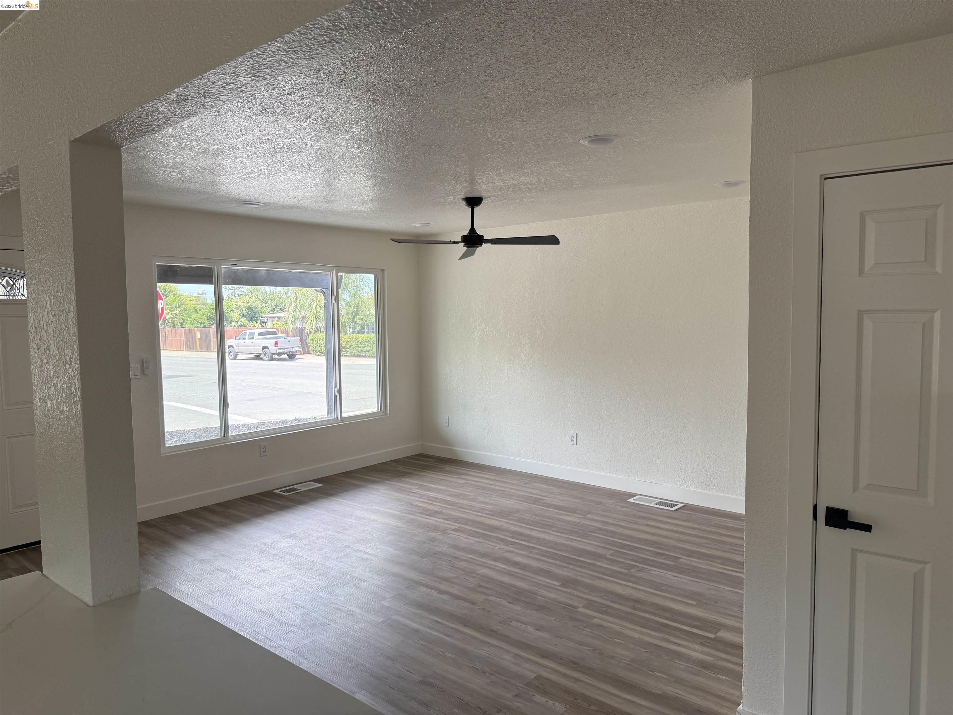 203 Rose Ann Ave, Pittsburg CA 94565 — photo 4