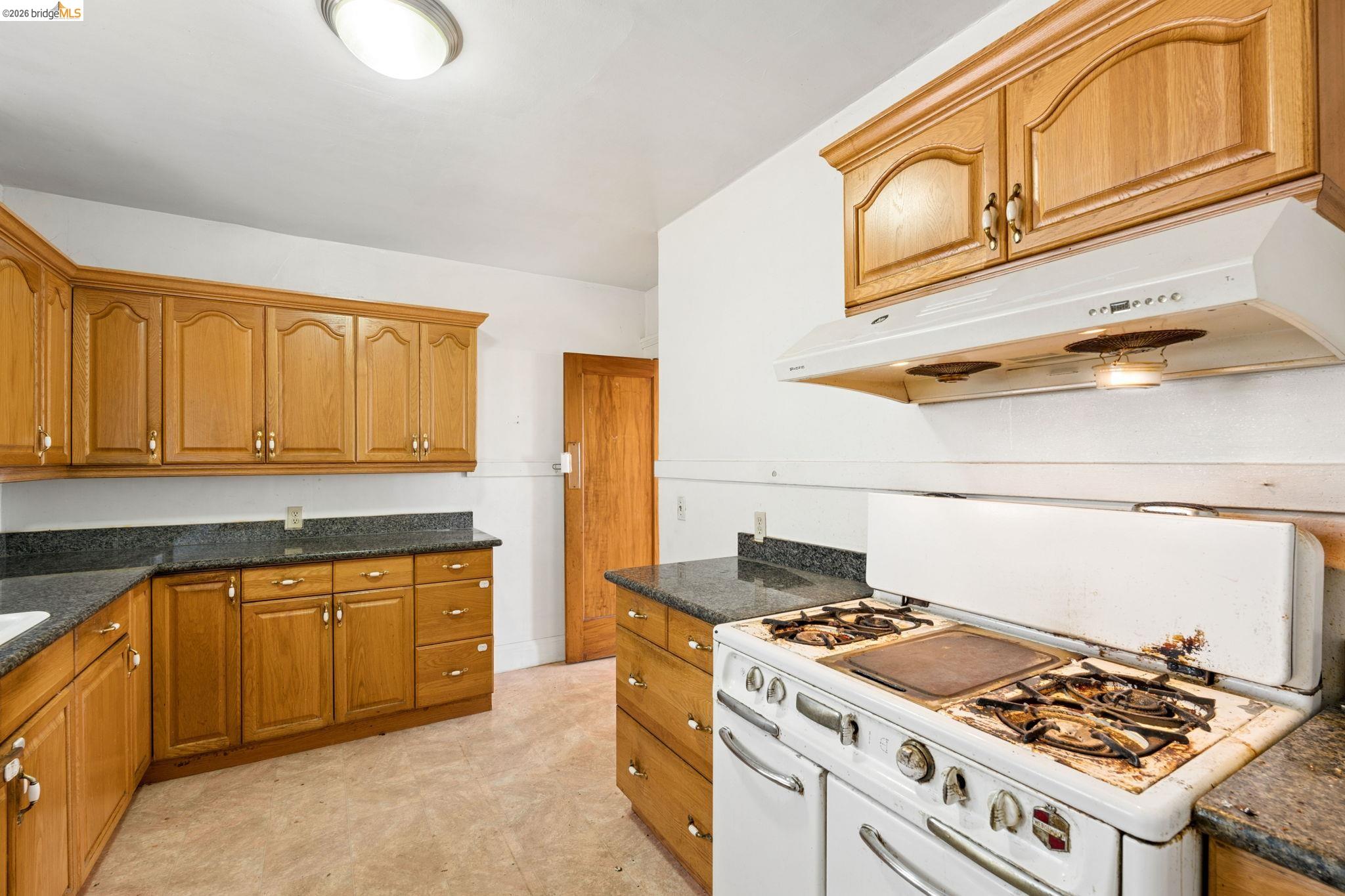 521 Zorah St, Oakland CA 94606 — photo 22