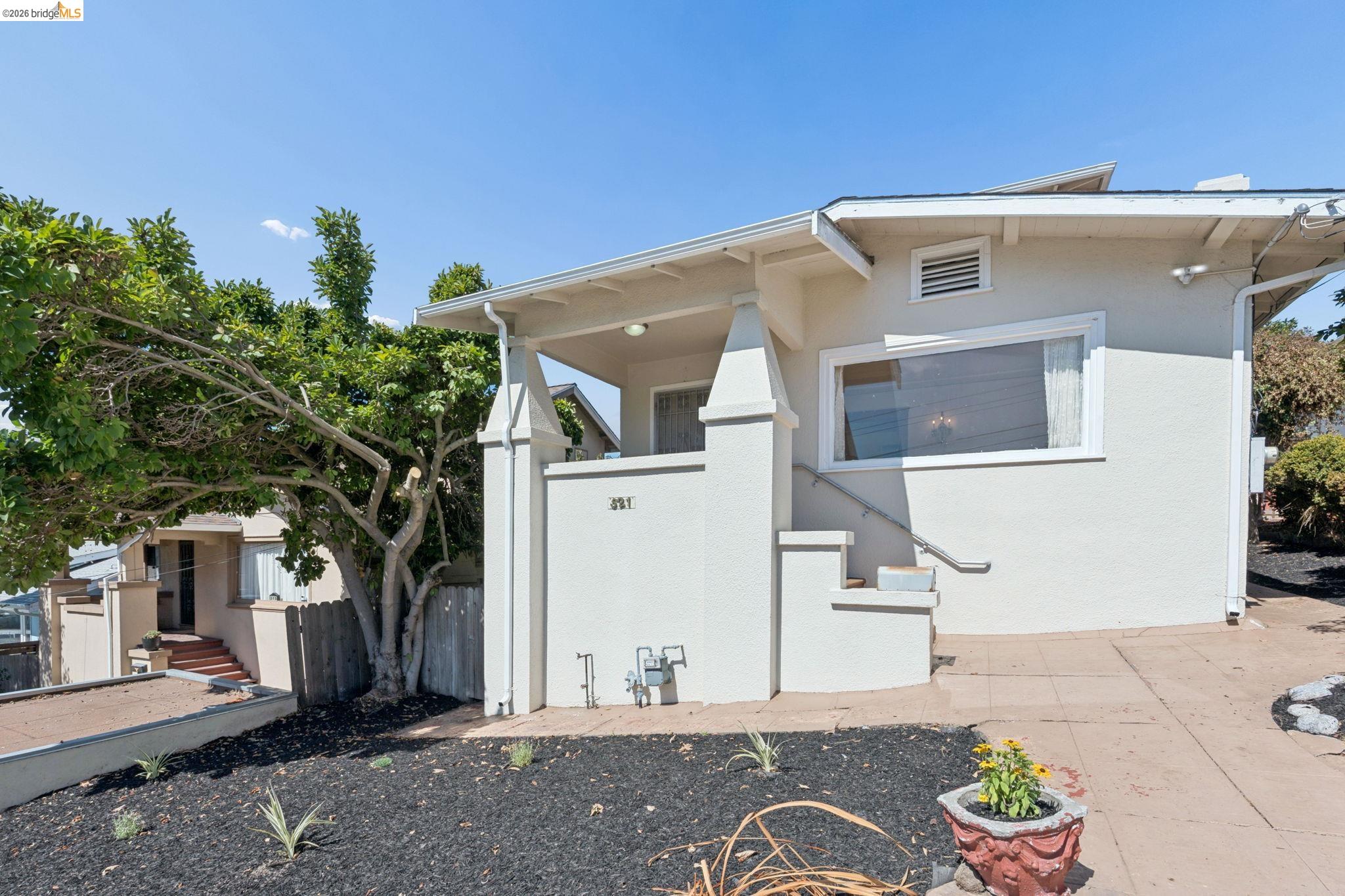 521 Zorah St, Oakland CA 94606 — photo 8
