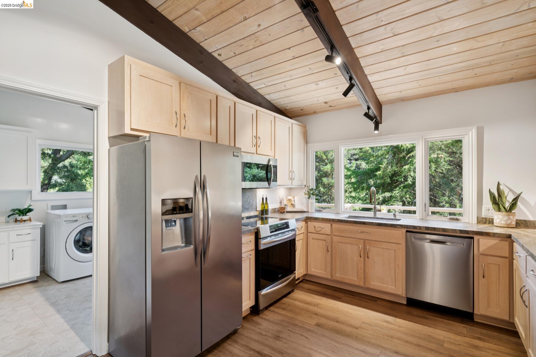 6040 Chelton Dr, Oakland CA 94611 — photo 15