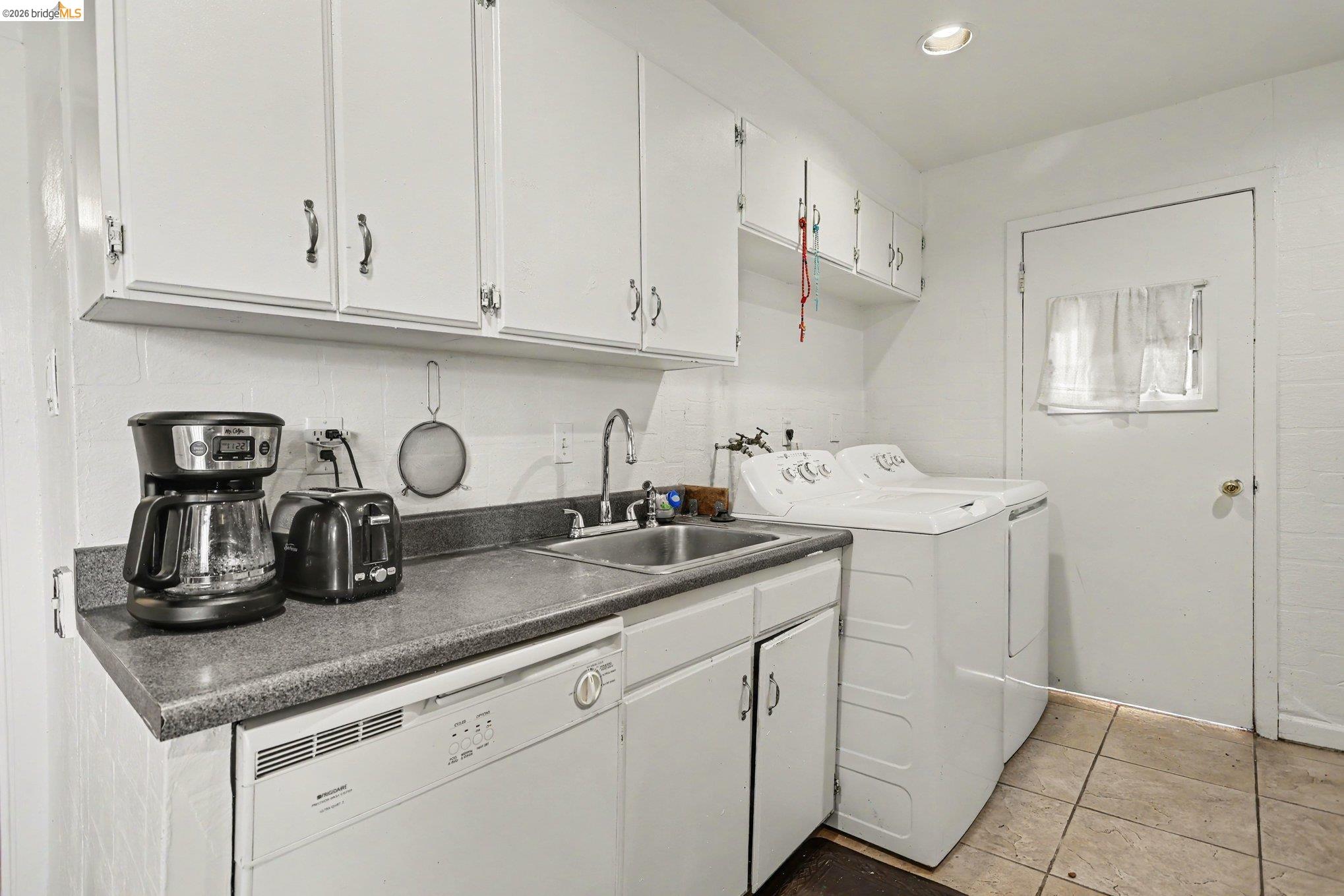 258 Dundee Drive, South San Francisco CA 94080 — photo 8
