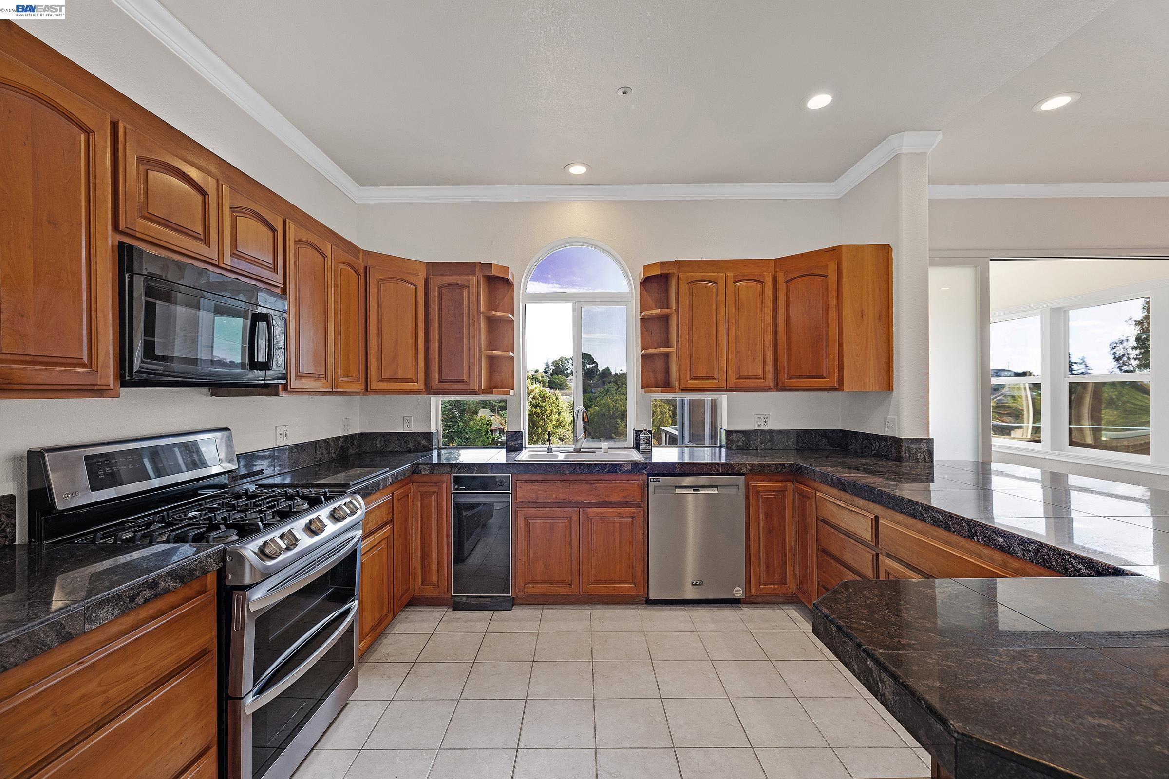 2825 Hillcrest Avenue, Hayward CA 94542 — photo 10