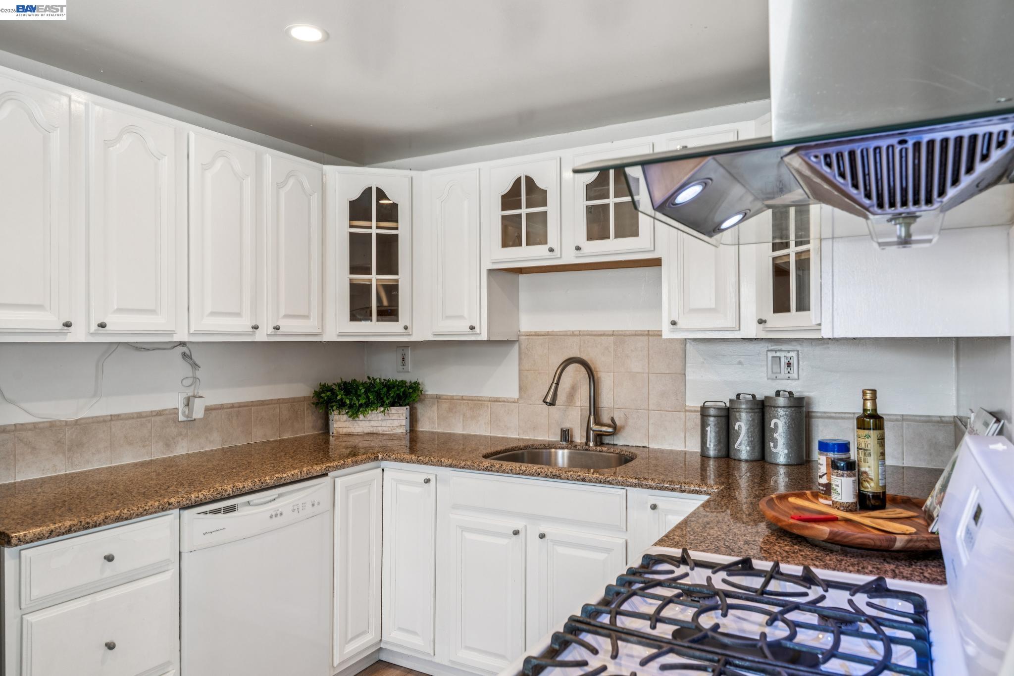 6233 Zulmida Ave, Newark CA 94560 — photo 8