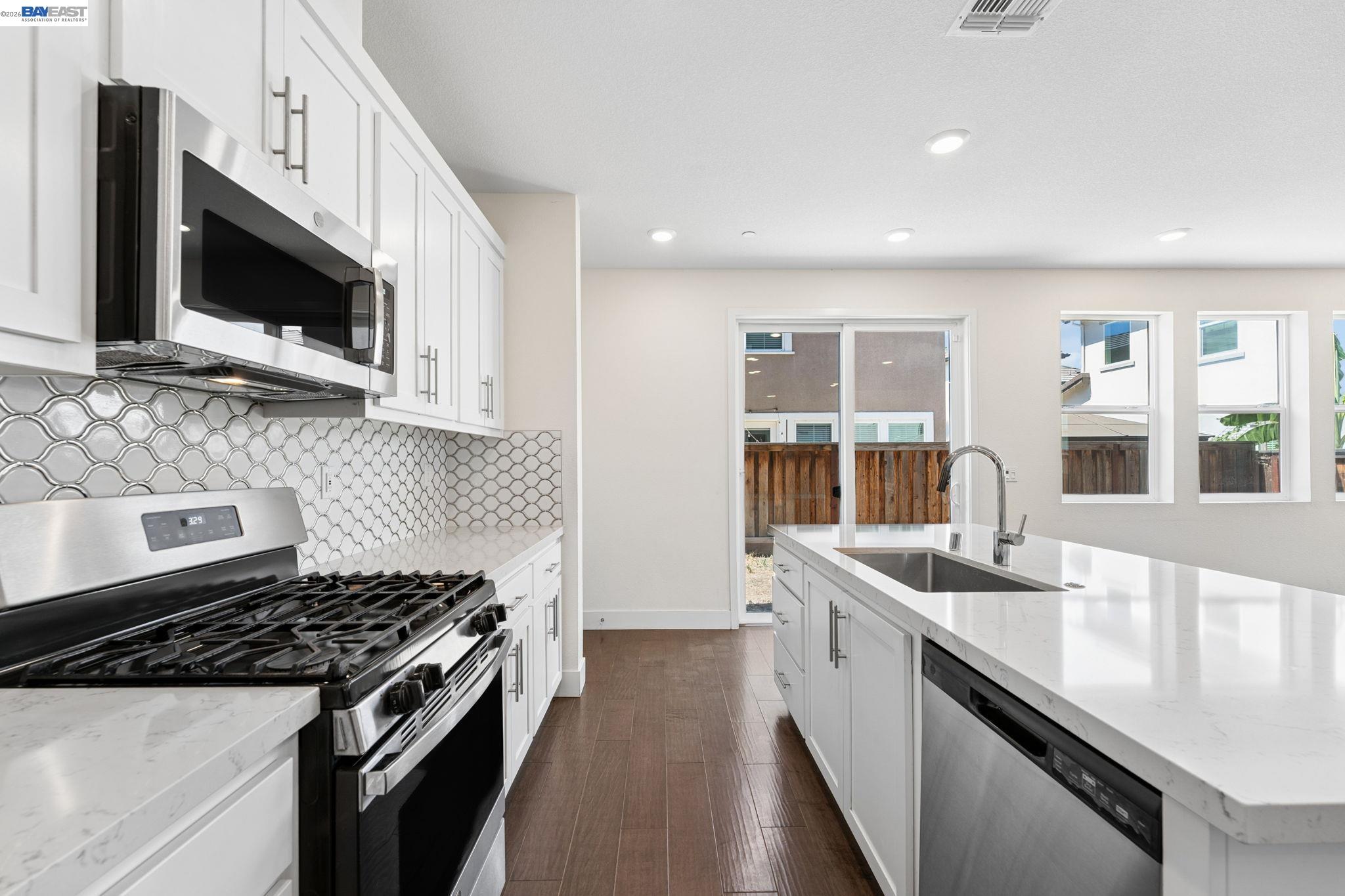 2107 Daimler St, Lathrop CA 95330 — photo 9
