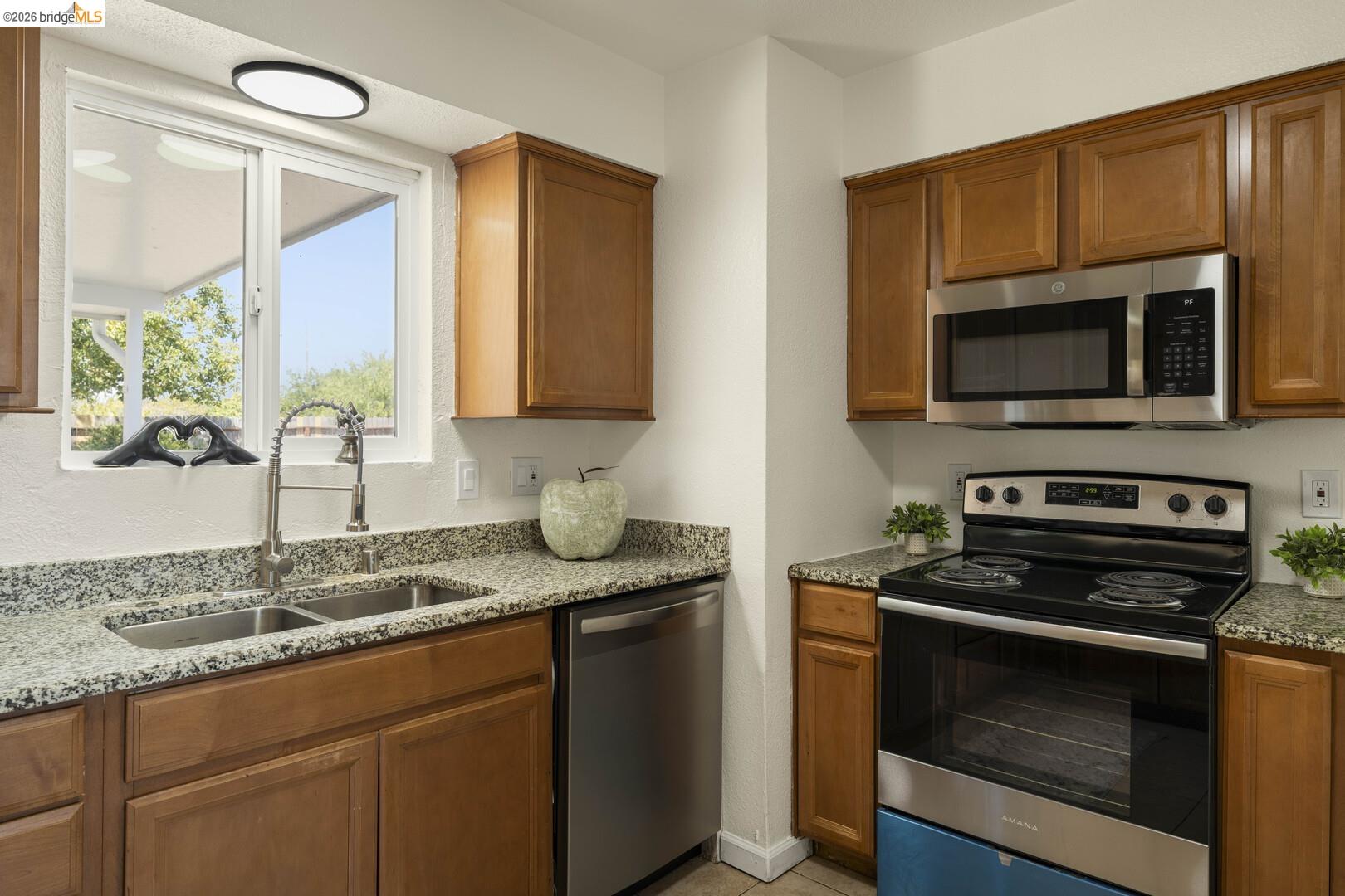 1361 Longshore CT, Sacramento CA 95838 — photo 5