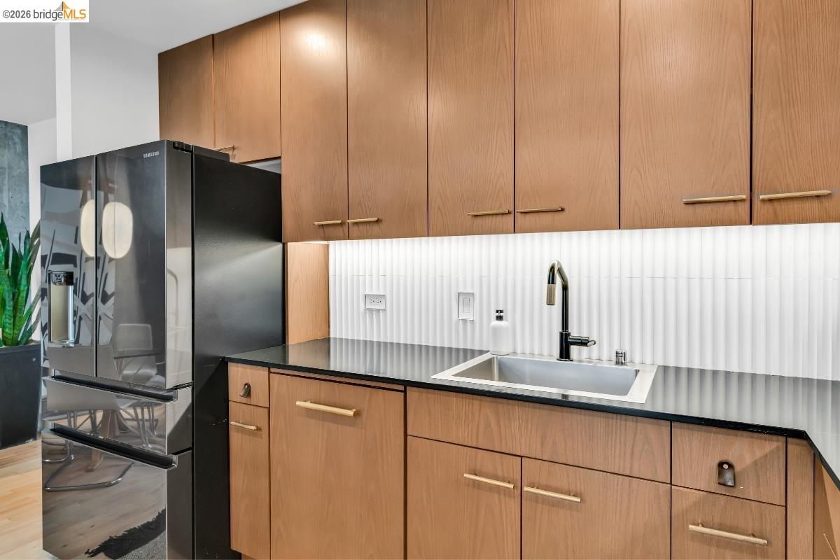 311 Oak St, Oakland CA 94607 — photo 15
