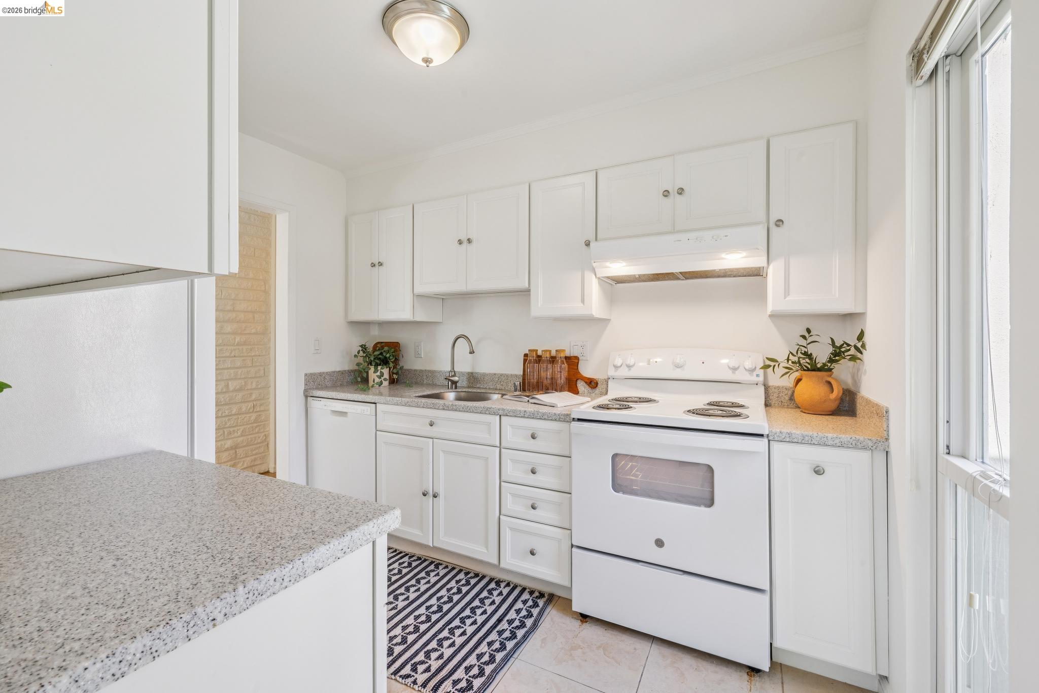 385 Jayne Ave # 301, Oakland CA 94610 — photo 16