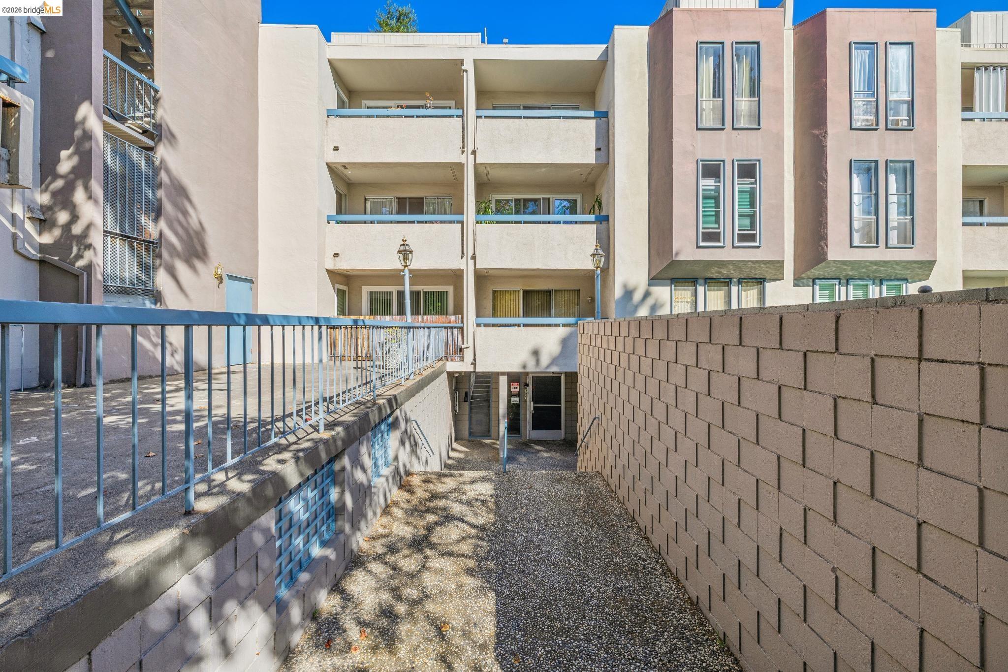 385 Jayne Ave # 301, Oakland CA 94610 — photo 34