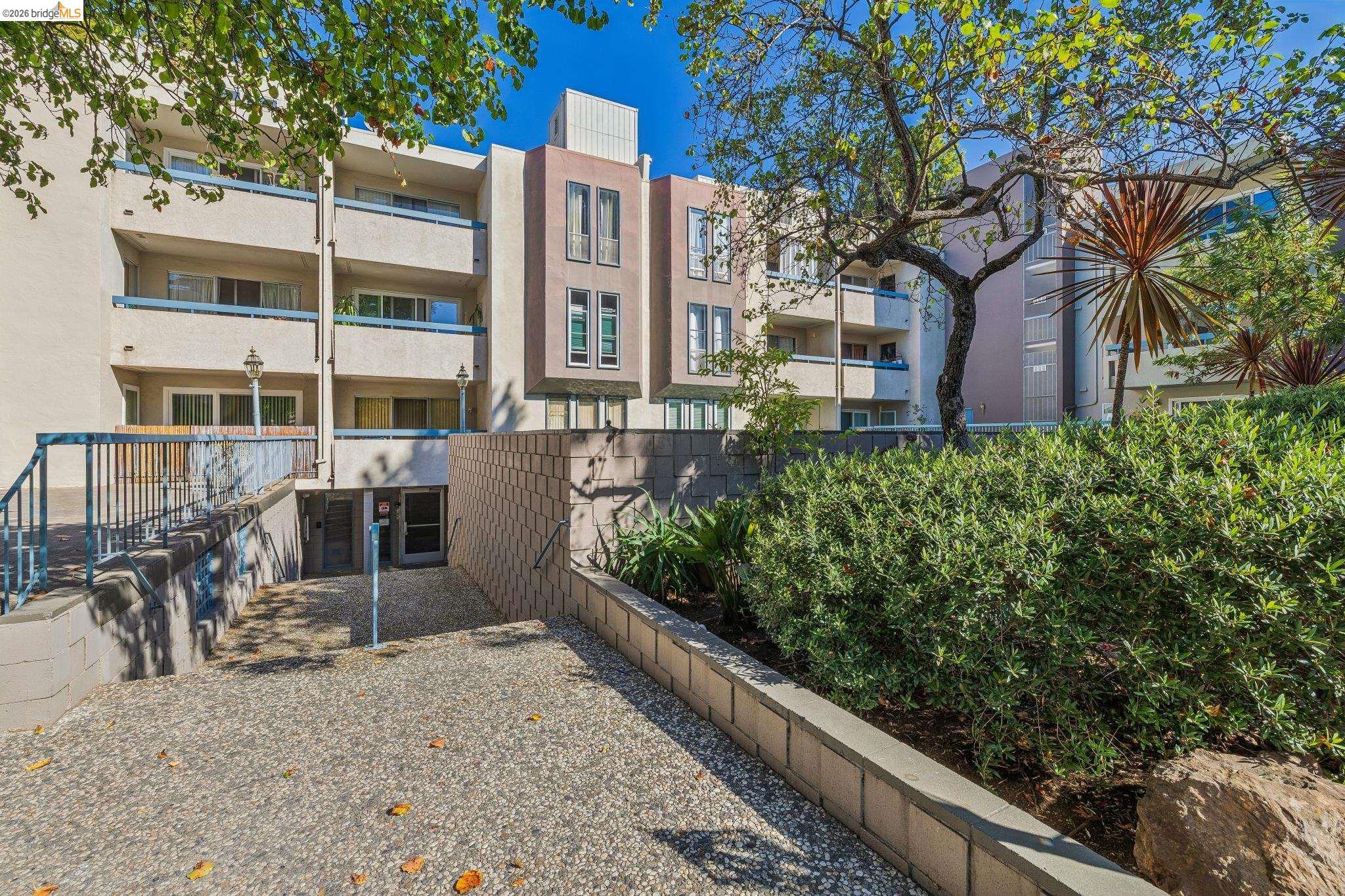 385 Jayne Ave # 301, Oakland CA 94610 — photo 36