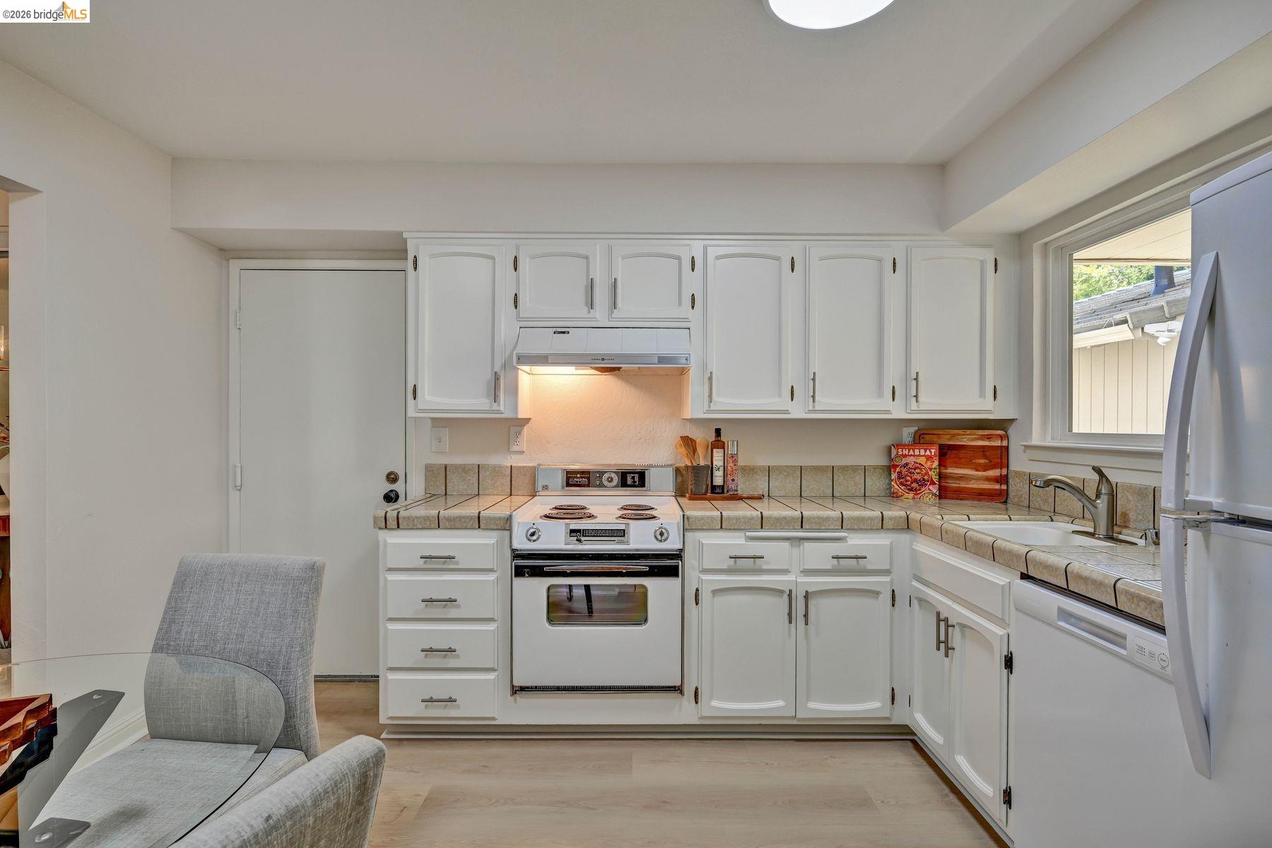 72 Rolling Green Way, Pleasant Hill CA 94523 — photo 14