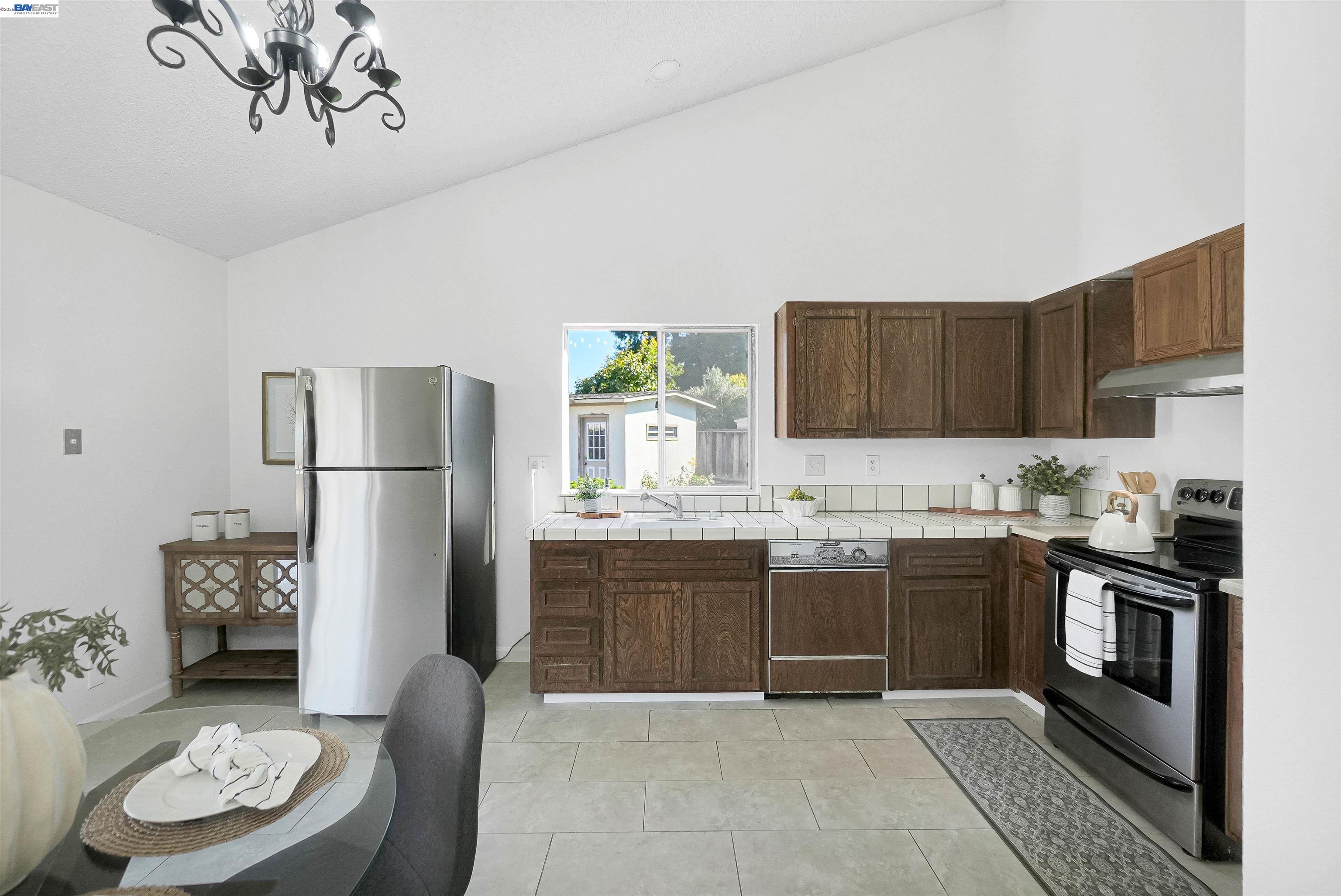 32321 Pollux Ct, Union City CA 94587 — photo 11