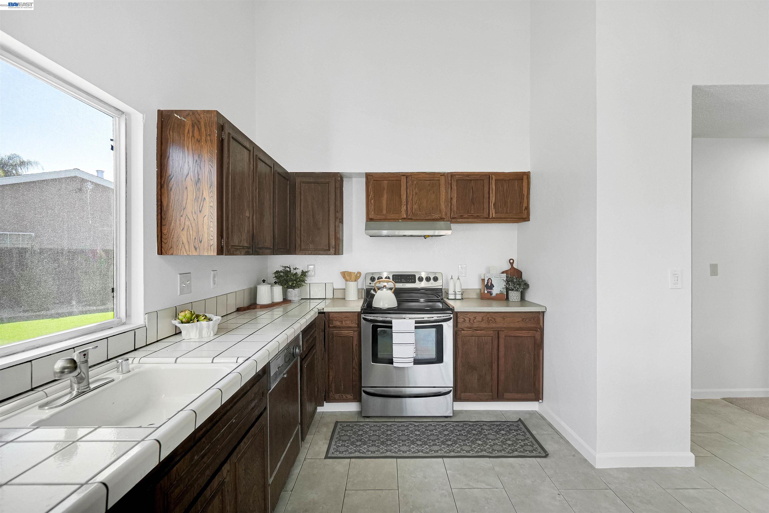 32321 Pollux Ct, Union City CA 94587 — photo 10