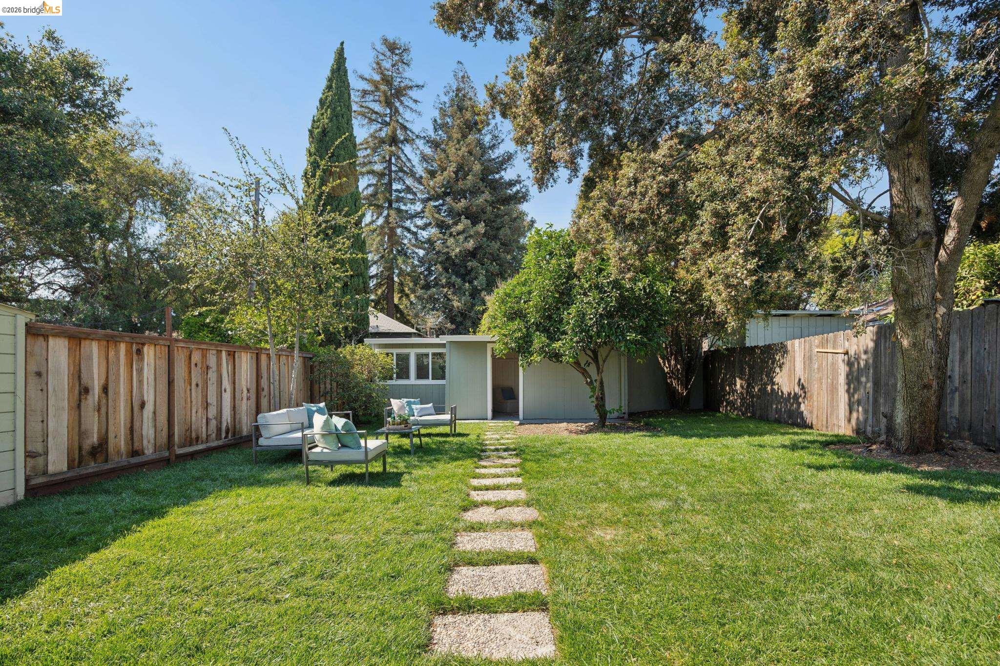 2533 Harrington Ave, Oakland CA 94601 — photo 13