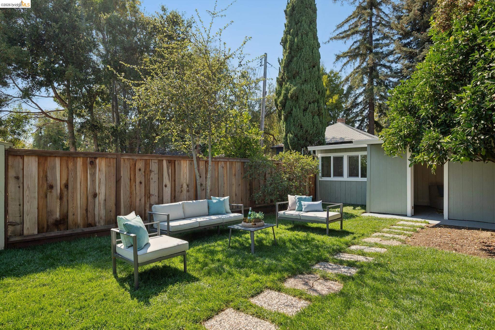 2533 Harrington Ave, Oakland CA 94601 — photo 15