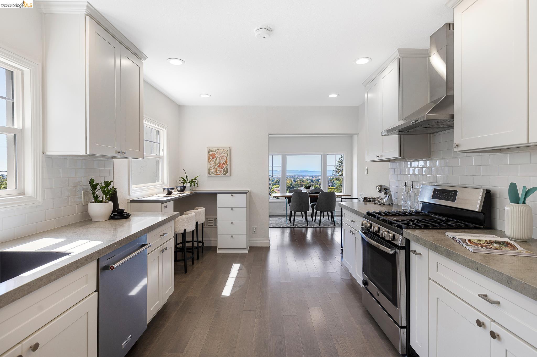 6124 Laird Ave, Oakland CA 94605 — photo 17