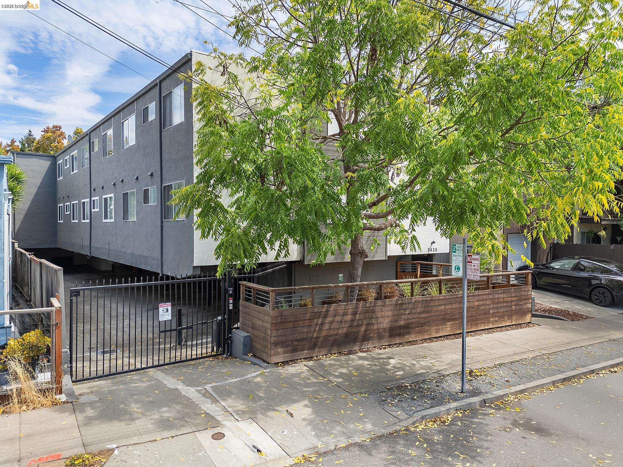 2425 Grant St, Berkeley CA 94703 — photo 2