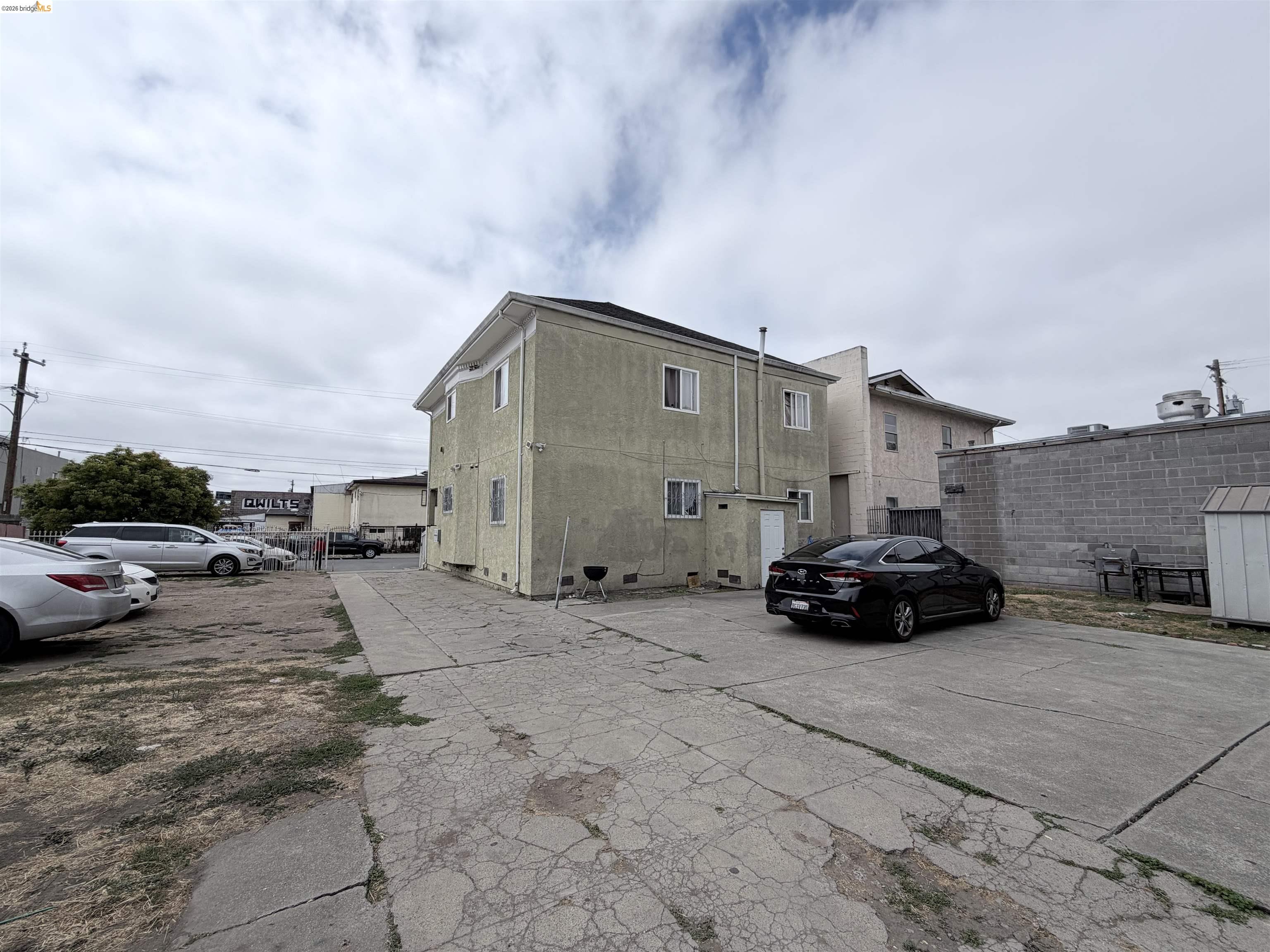 890 31St St, Oakland CA 94608 — photo 5