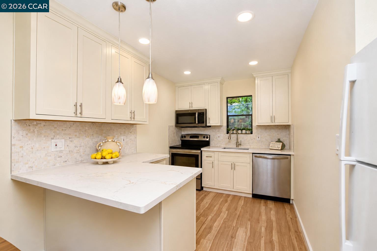 Front Image Thumbnail for CC41146546