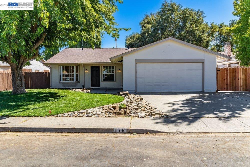 178 Richard Pl, Vacaville CA 95687 — photo 2