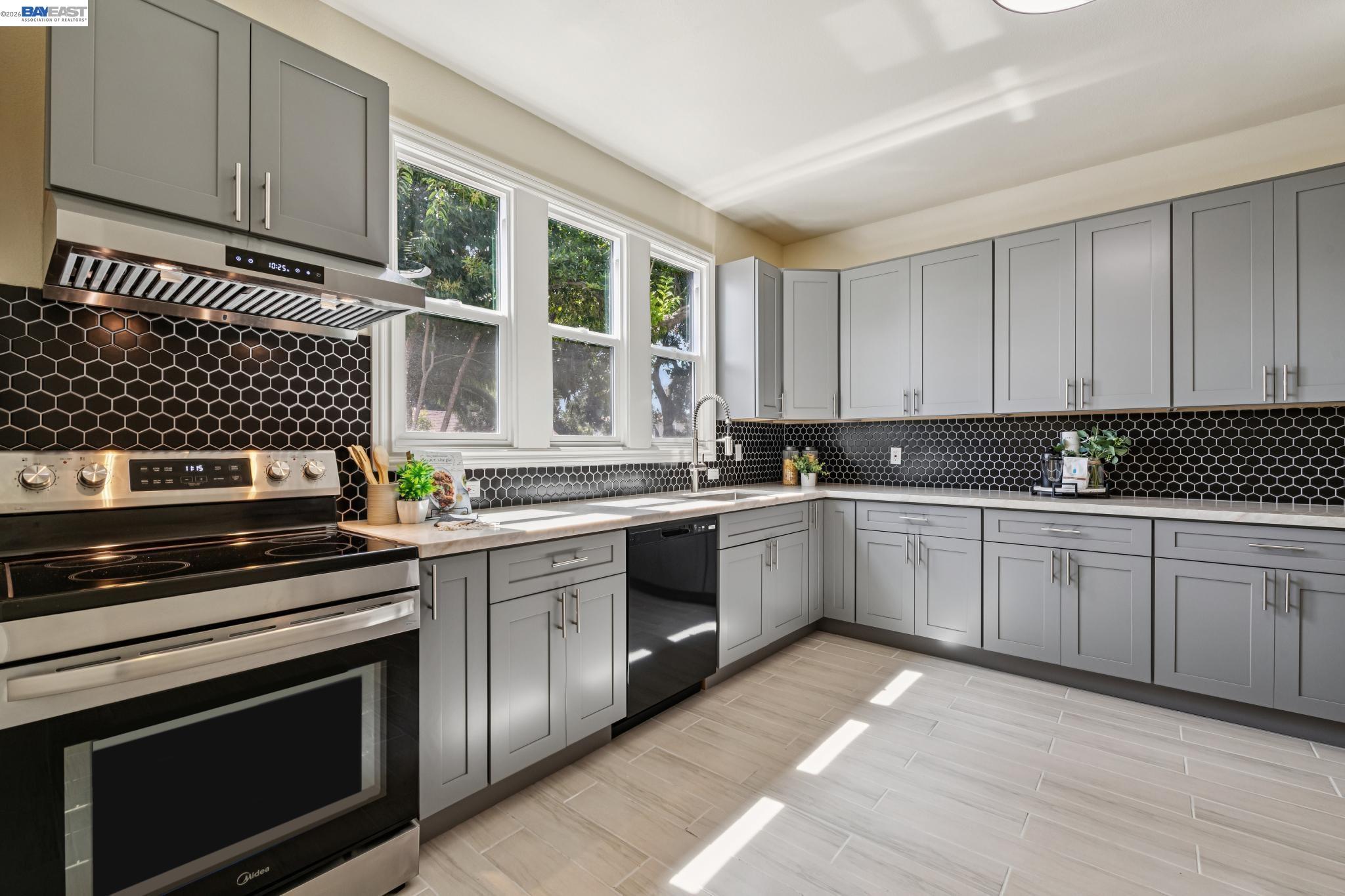 6031 Camden St, Oakland CA 94605 — photo 17