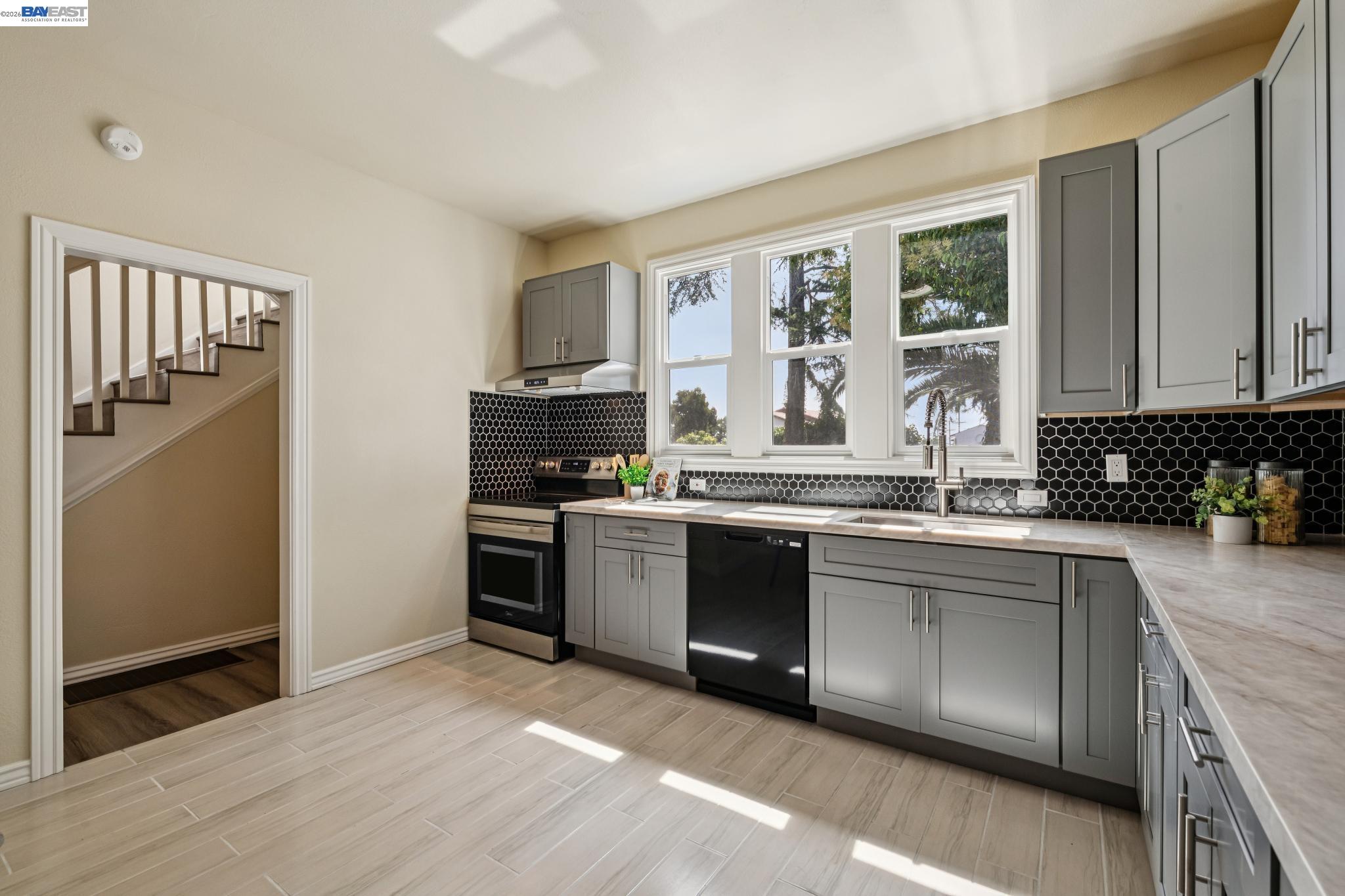6031 Camden St, Oakland CA 94605 — photo 19