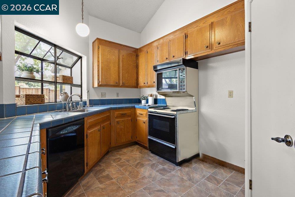 395 Marti Marie Dr, Martinez CA 94553 — photo 12