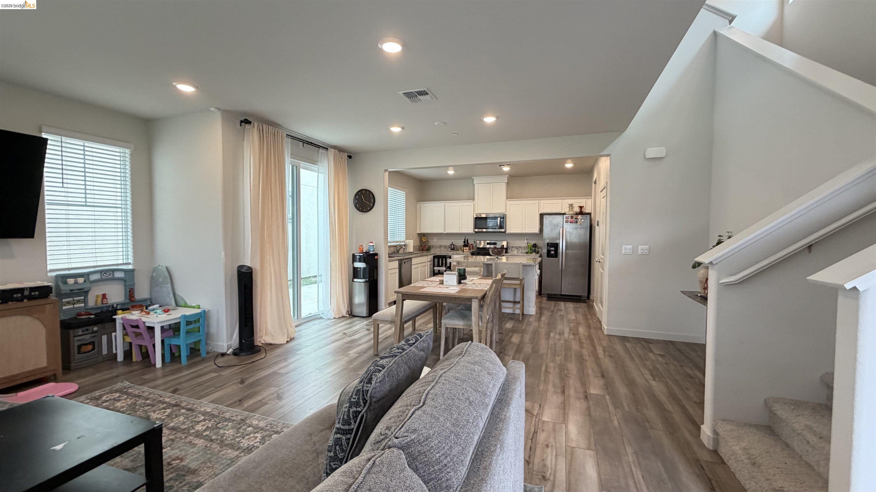 215 Manatee, Suisun City CA 94585 — photo 17