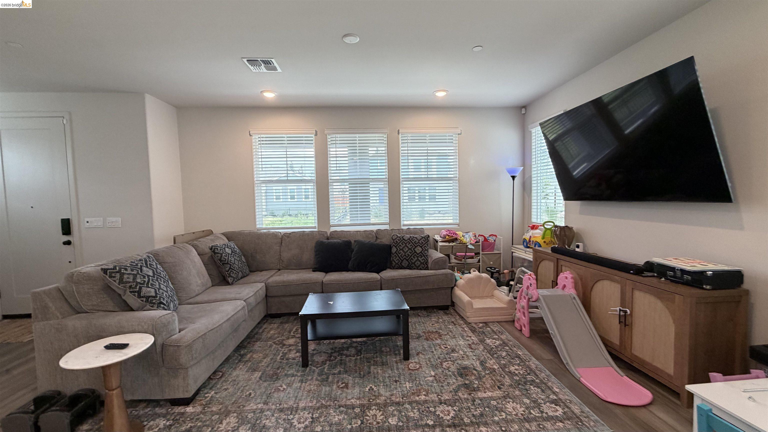 215 Manatee, Suisun City CA 94585 — photo 41