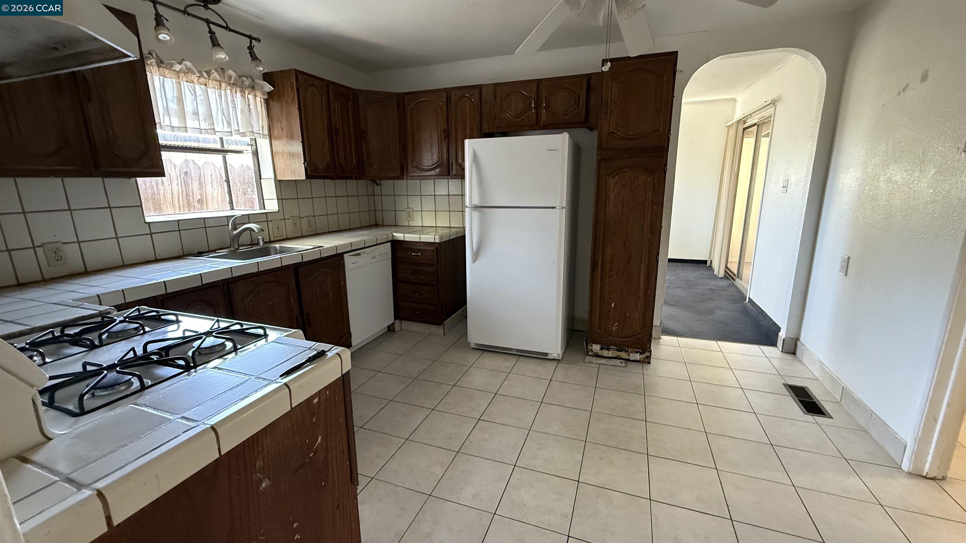 176 Sequoia Dr, Pittsburg CA 94565 — photo 2