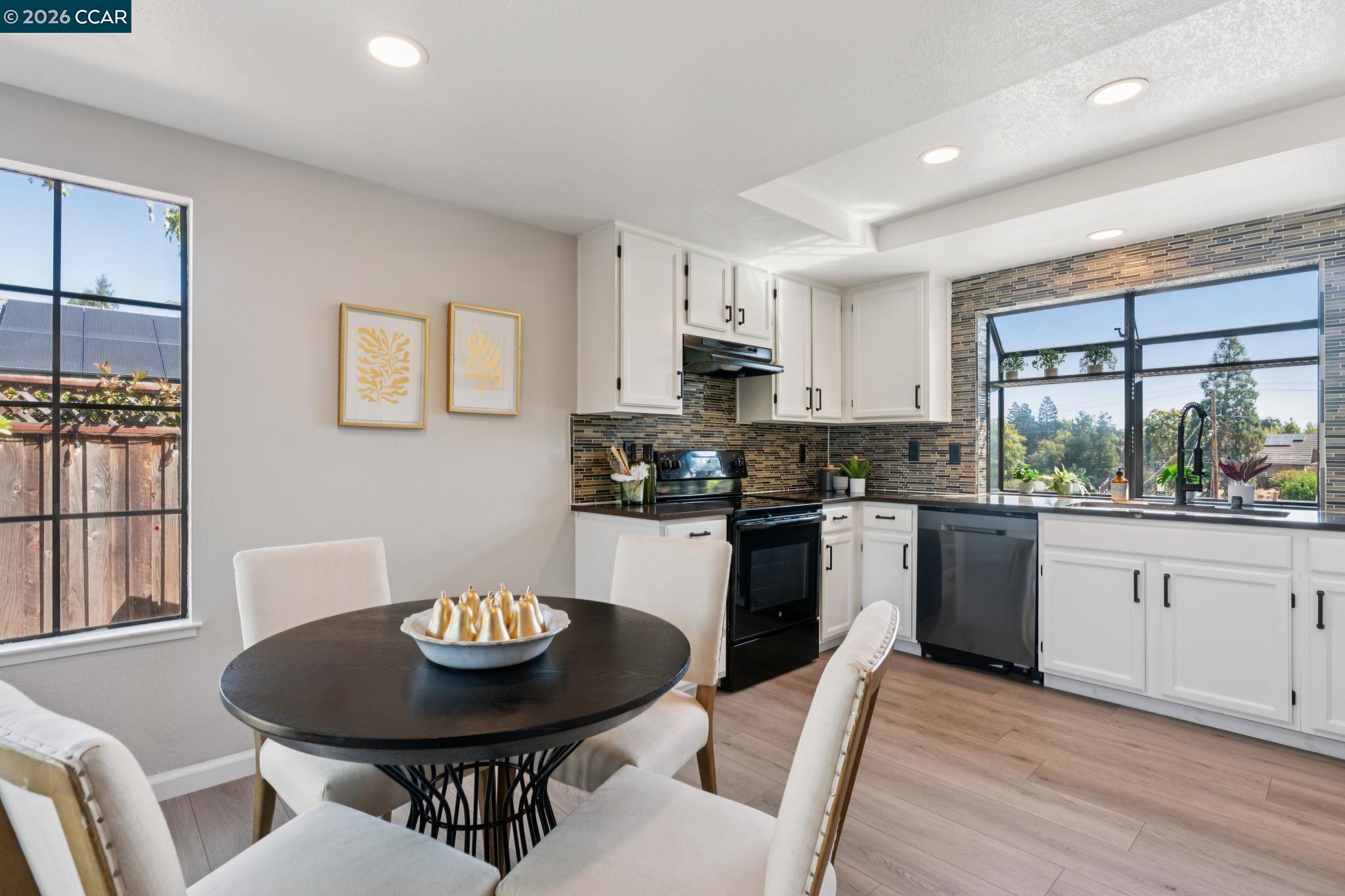 2554 Holly View Ct, Martinez CA 94553 — photo 11