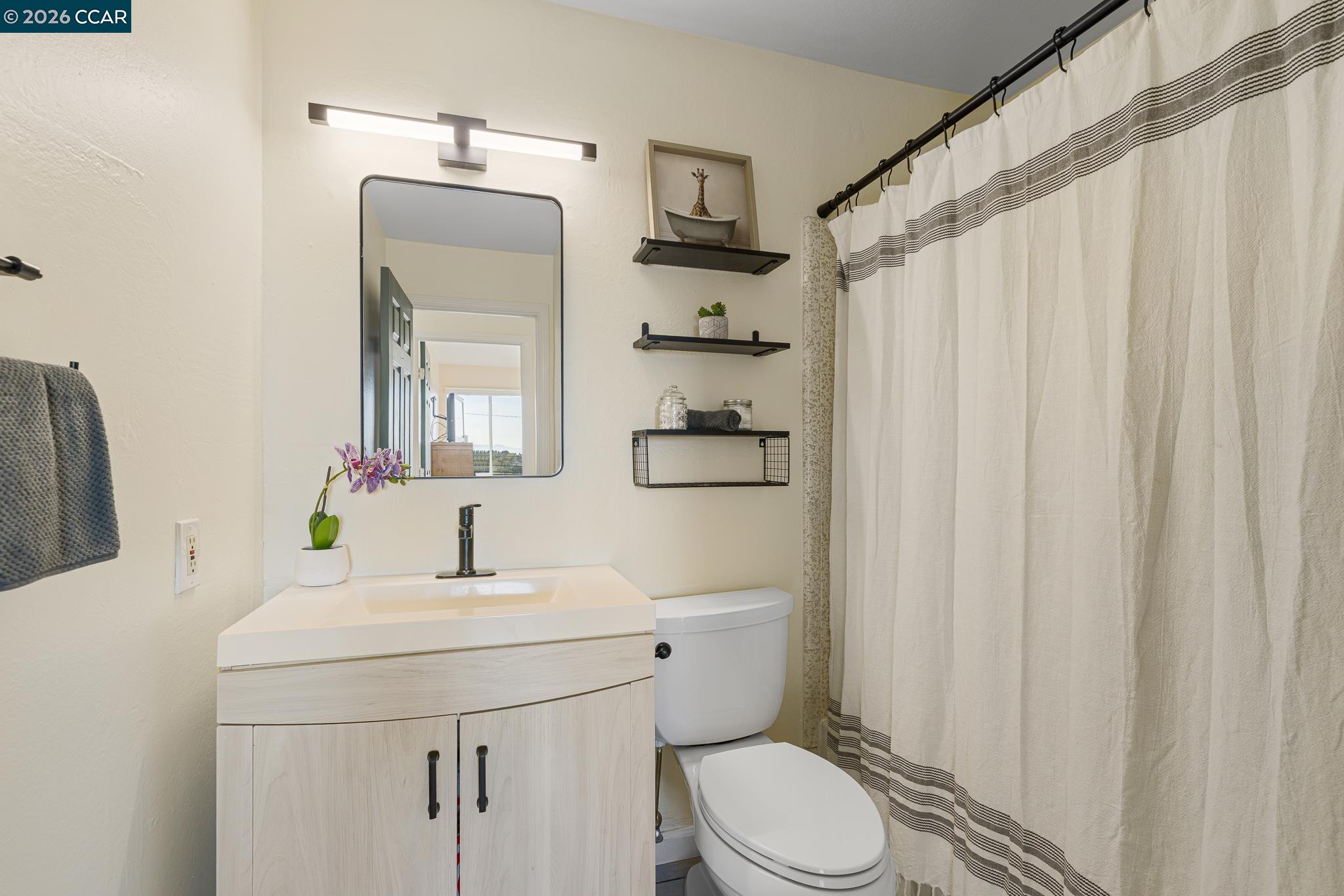 17112 Los Banos St, Ashland, CA 94541 photo 28