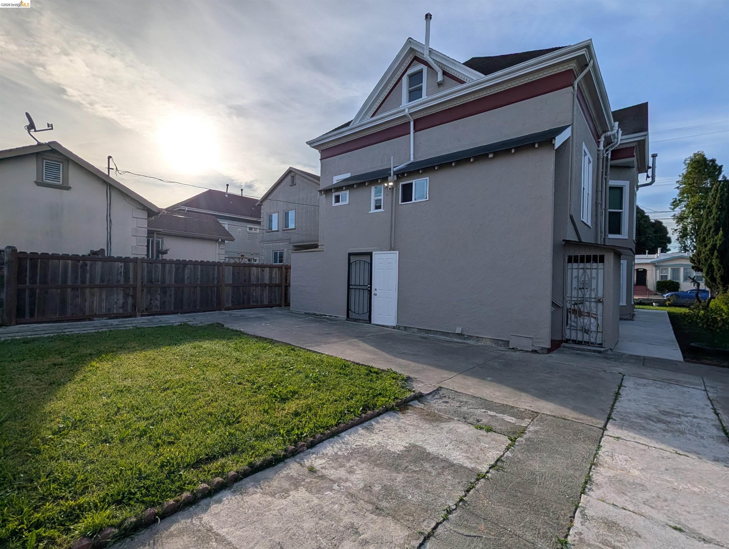 1086 66Th St, Oakland CA 94608 — photo 7