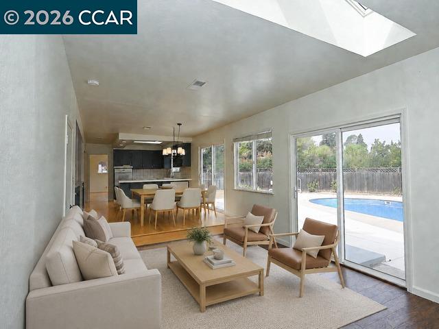 Front Image Thumbnail for CC41146704