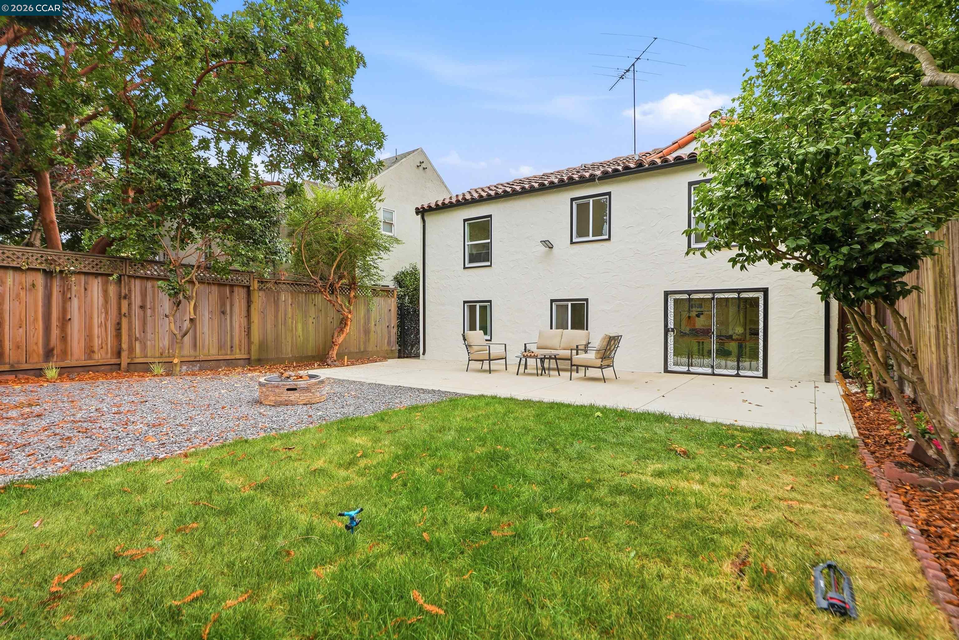 5672 Carberry Avenue, Oakland CA 94609 — photo 46