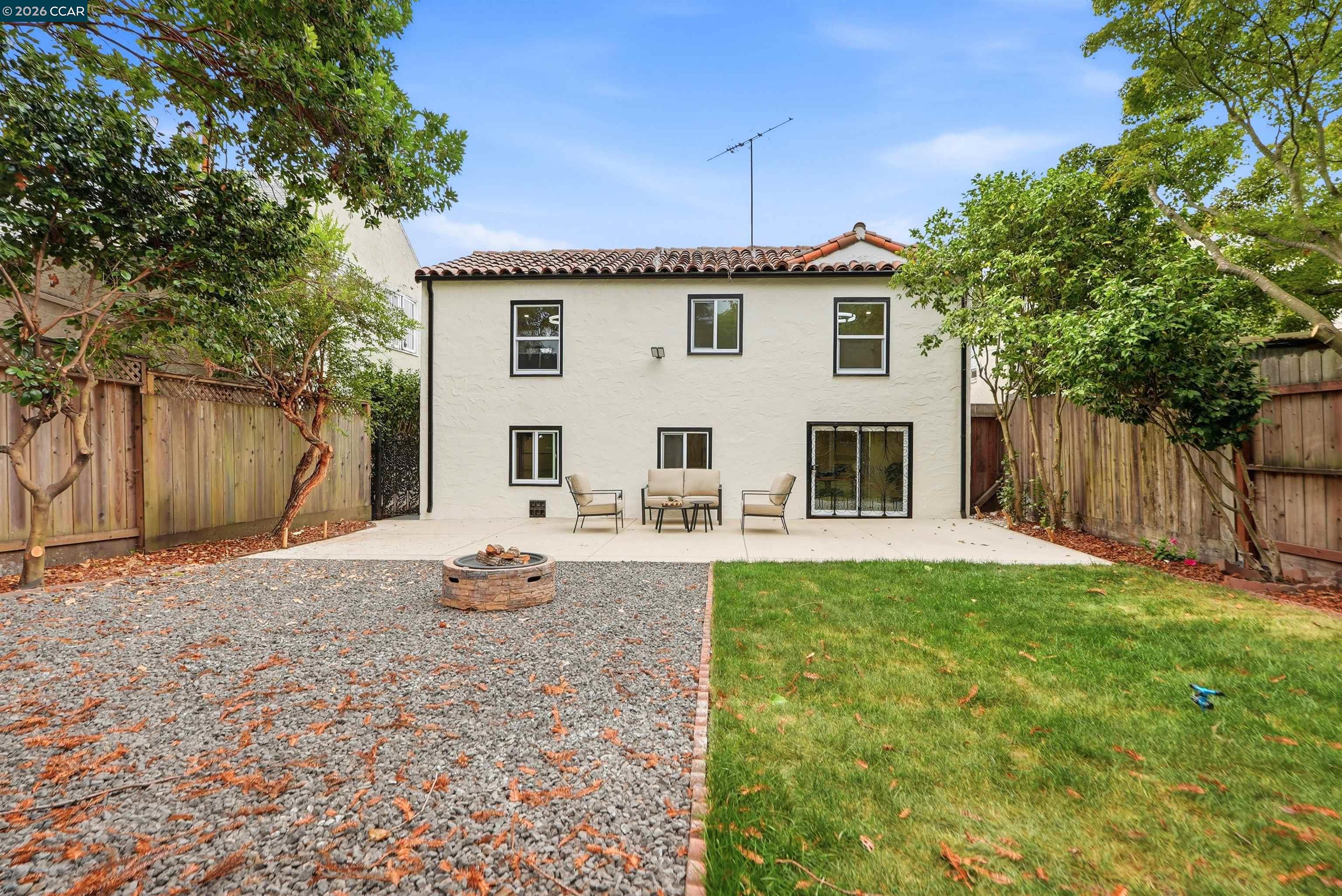 5672 Carberry Avenue, Oakland CA 94609 — photo 47
