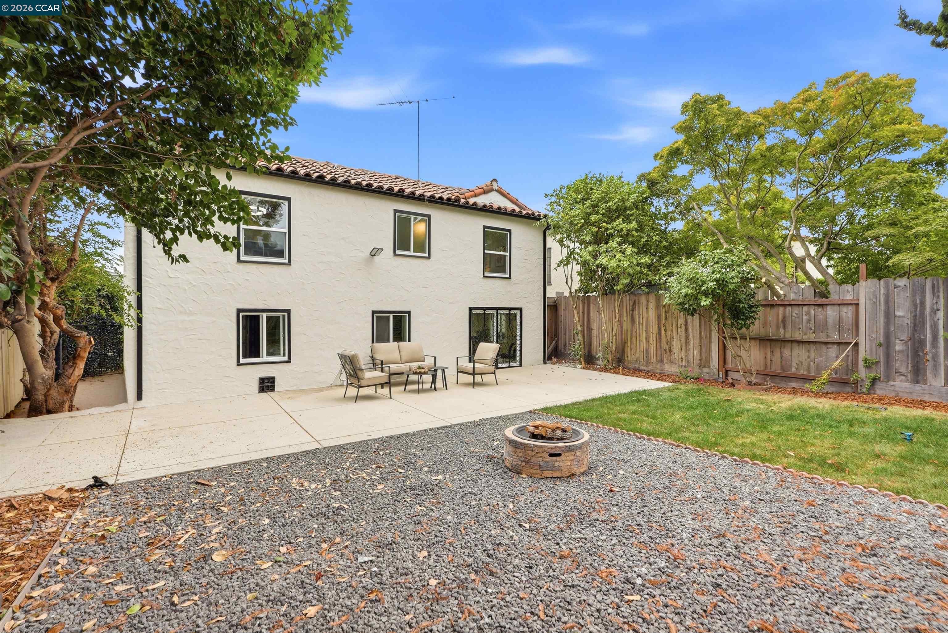 5672 Carberry Avenue, Oakland CA 94609 — photo 48