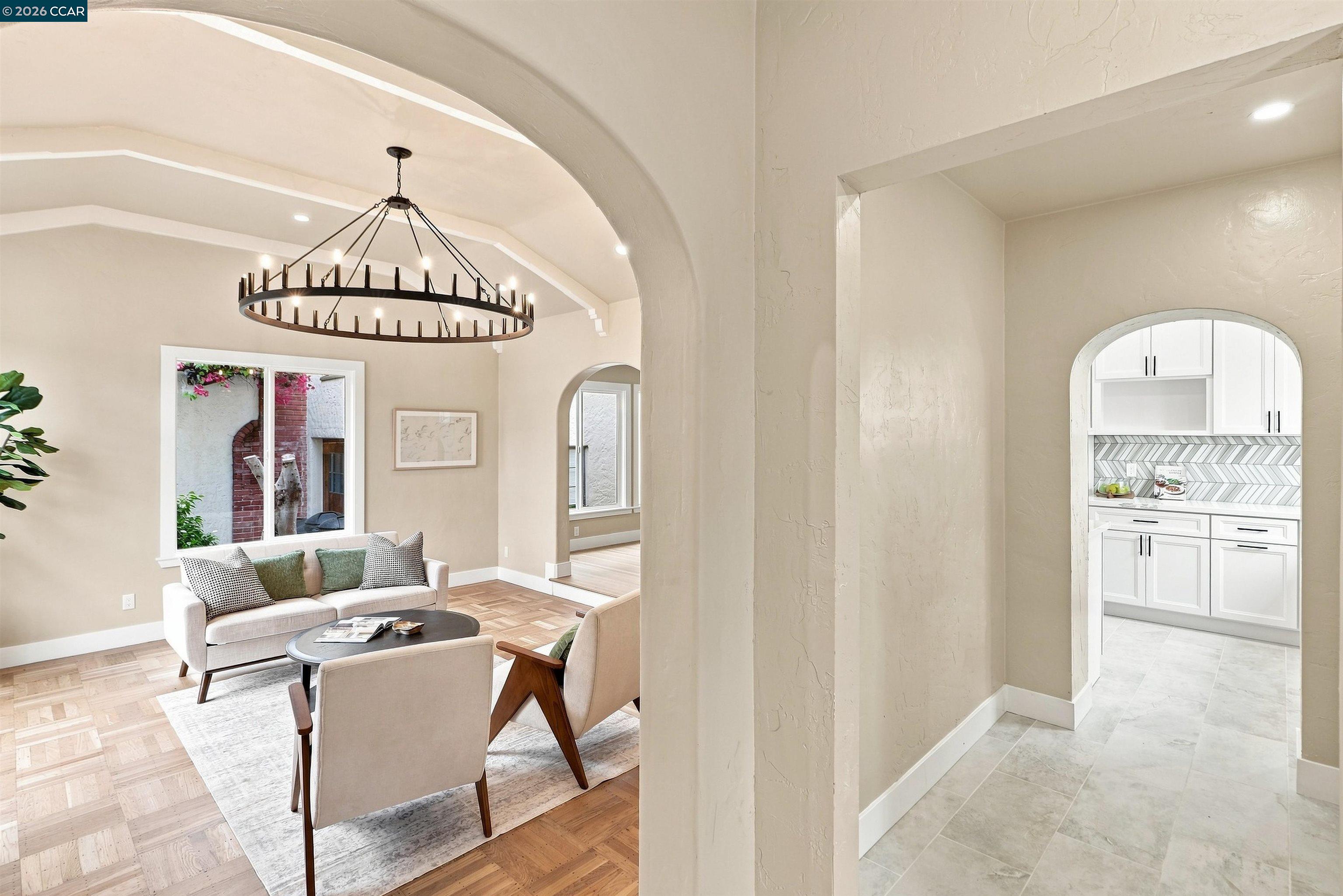 5672 Carberry Avenue, Oakland CA 94609 — photo 10